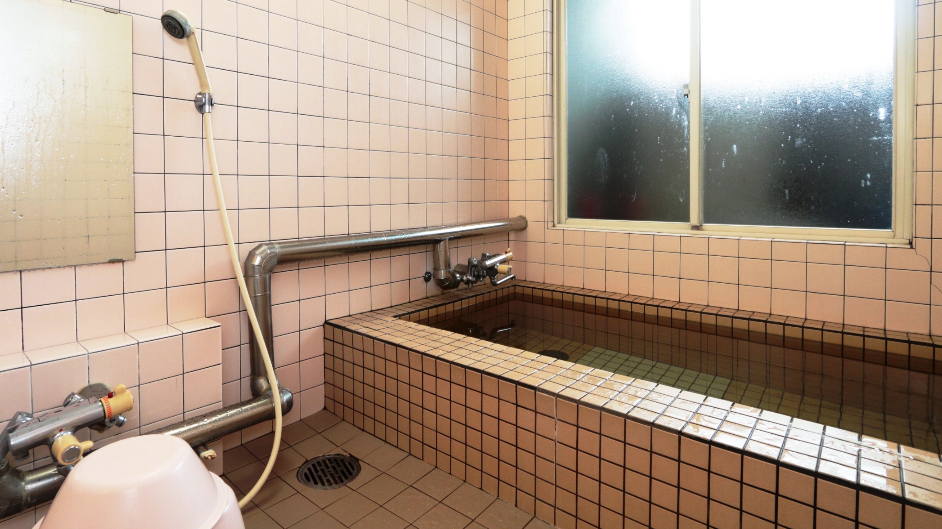 [Bathroom] In addition to the unit bath in the room, there is also a shared bathroom.