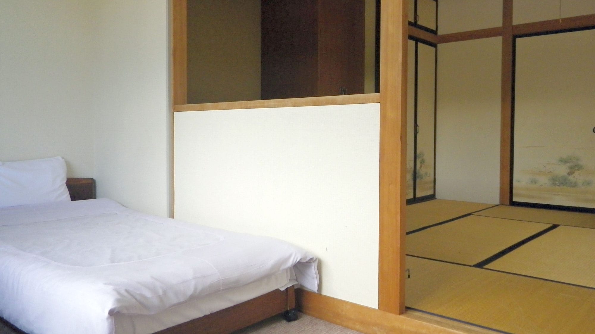 *[New Wing Japanese-Western Room] Great for groups or families to relax in.