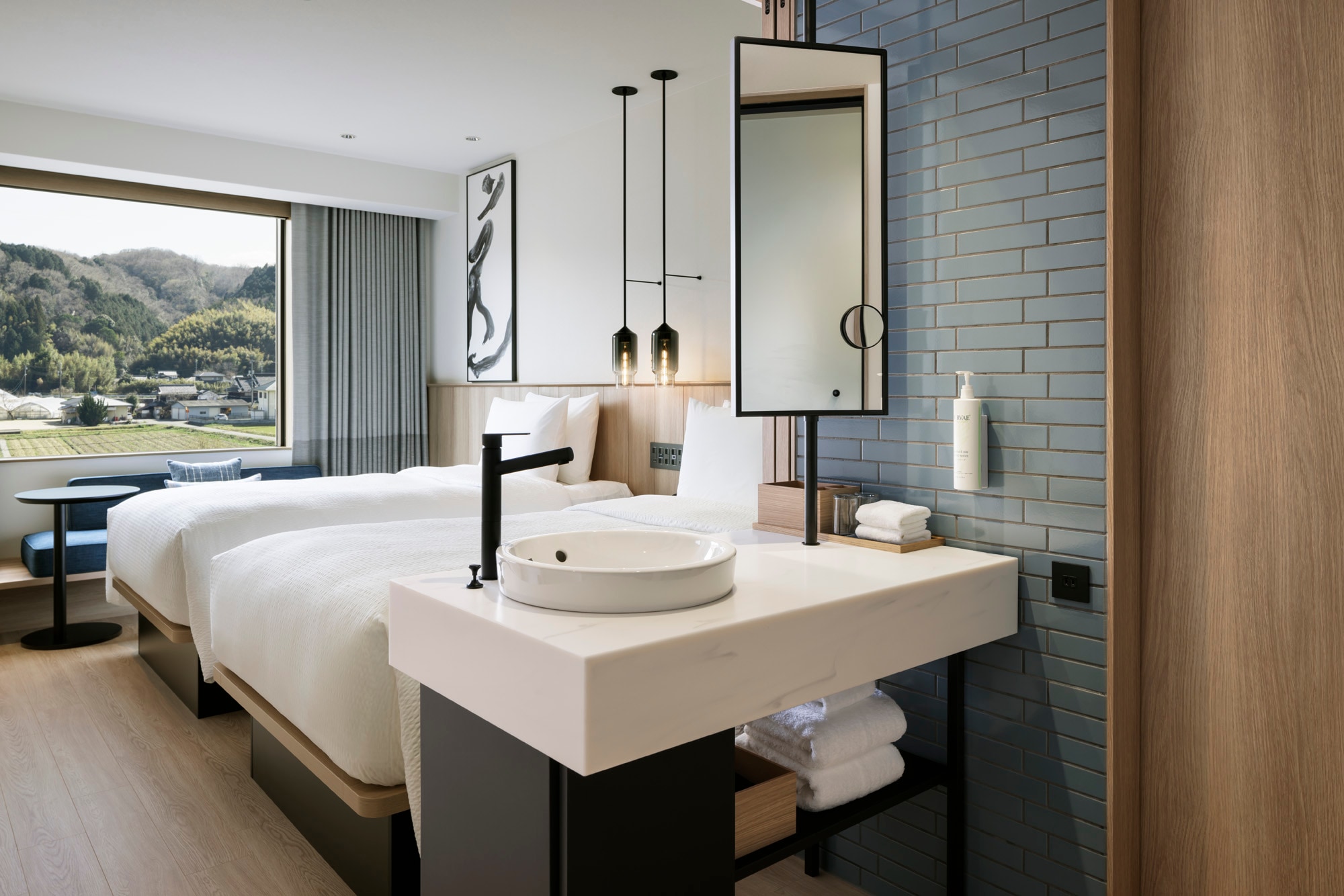 Twin room: 25 square meters, non-smoking, bed width 120 cm. Relax in a simple yet warm space.