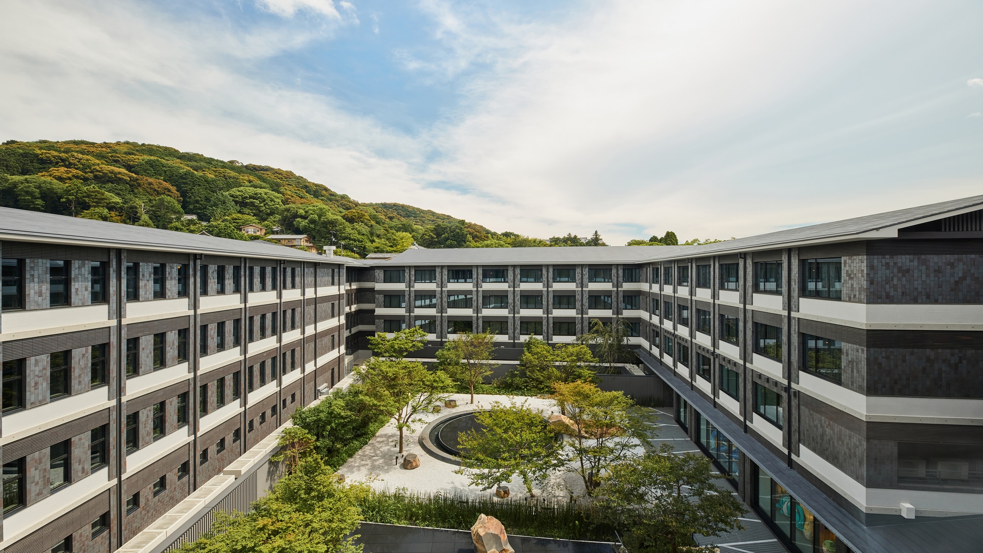 Hotel courtyard (daytime)