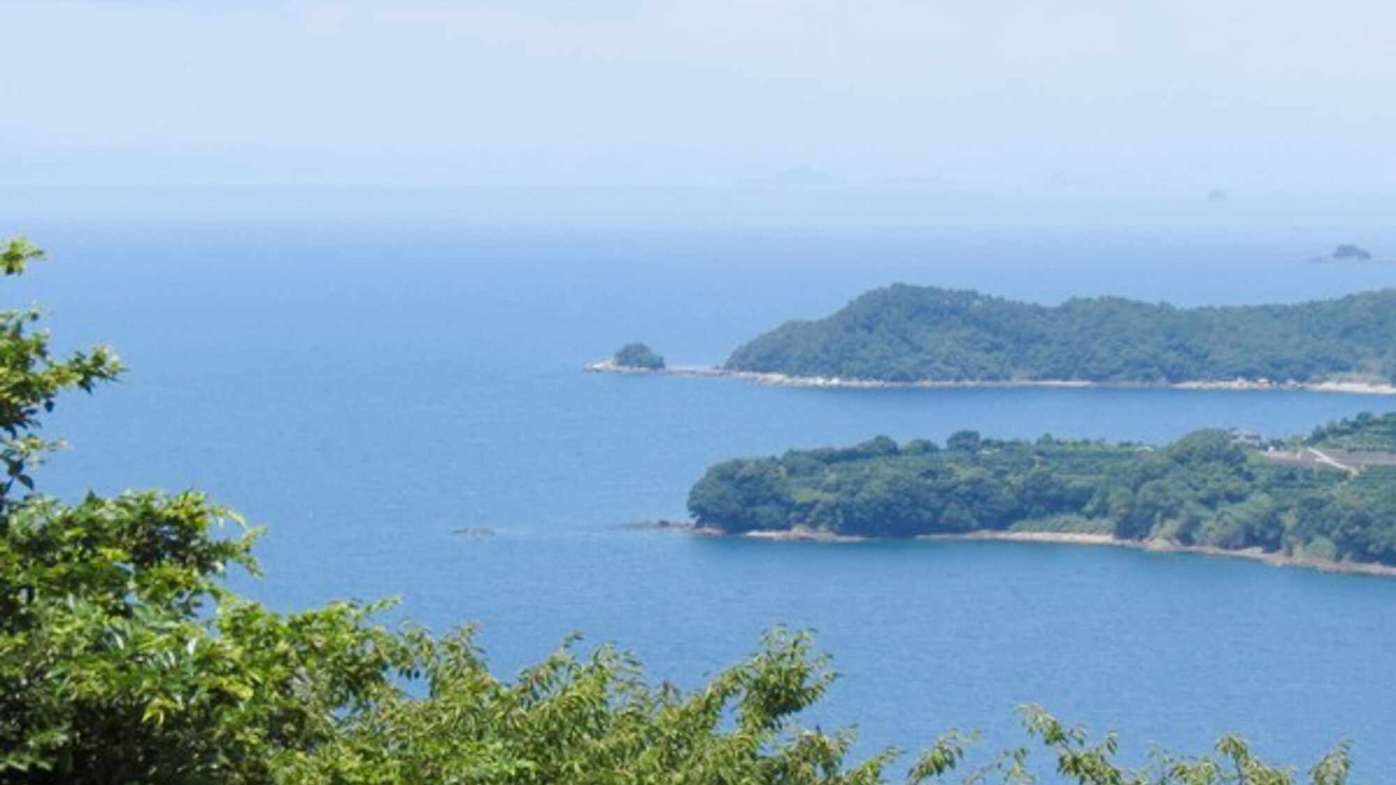 ・[View] The view from the rooftop is spectacular. The beautiful sea and horizon spread out in front of you.