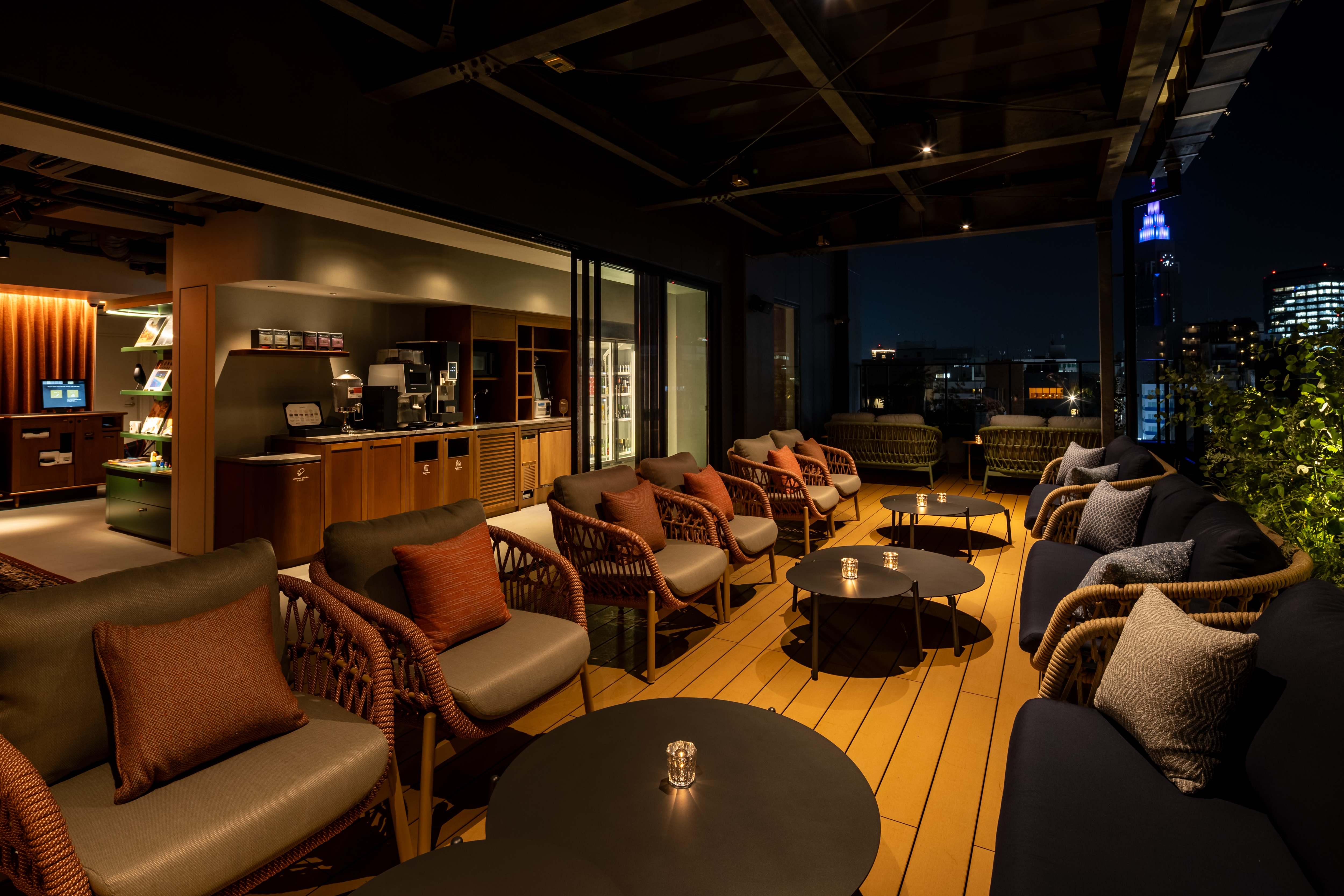 [11th floor terrace]