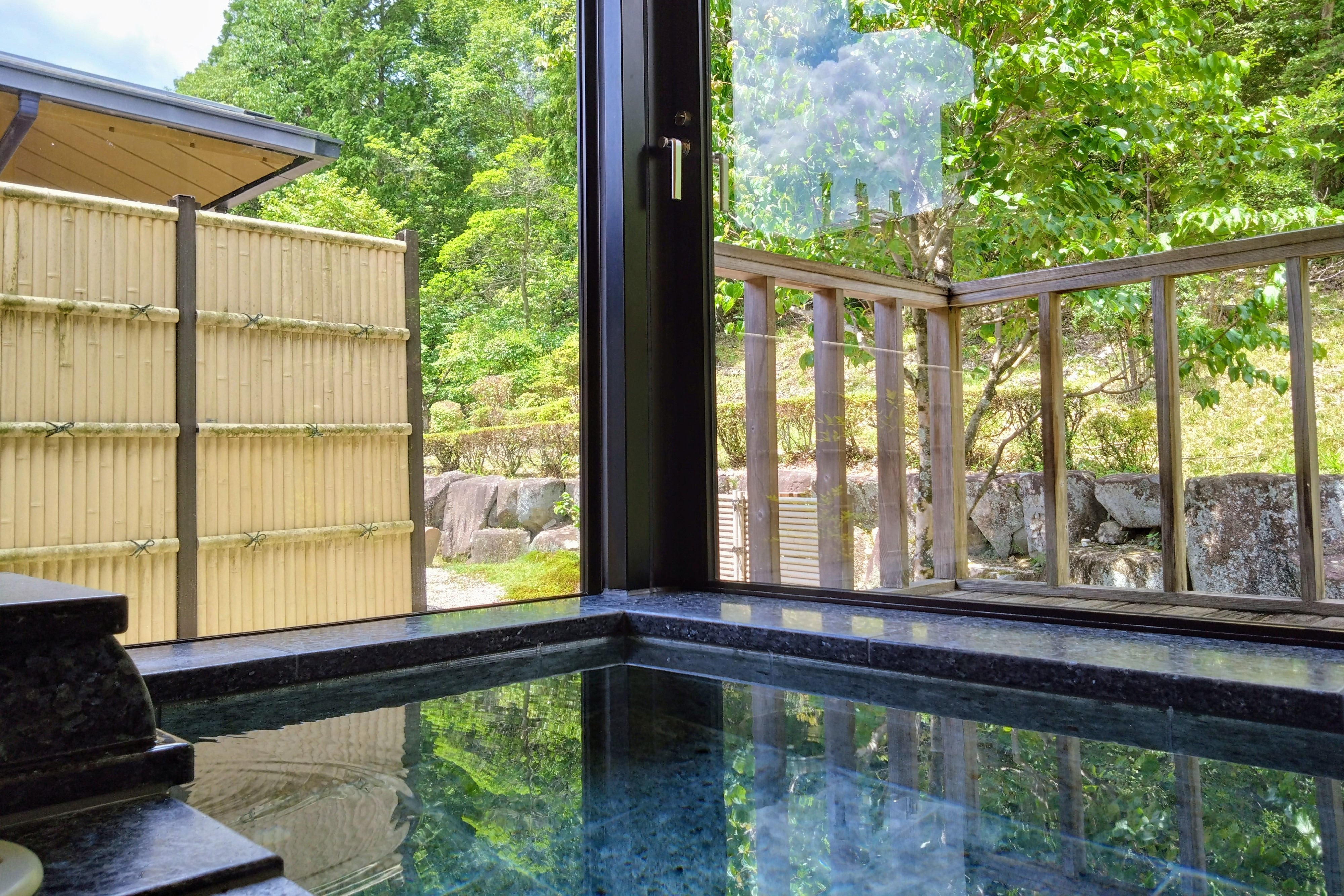 Guest room bath Fresh green scenery