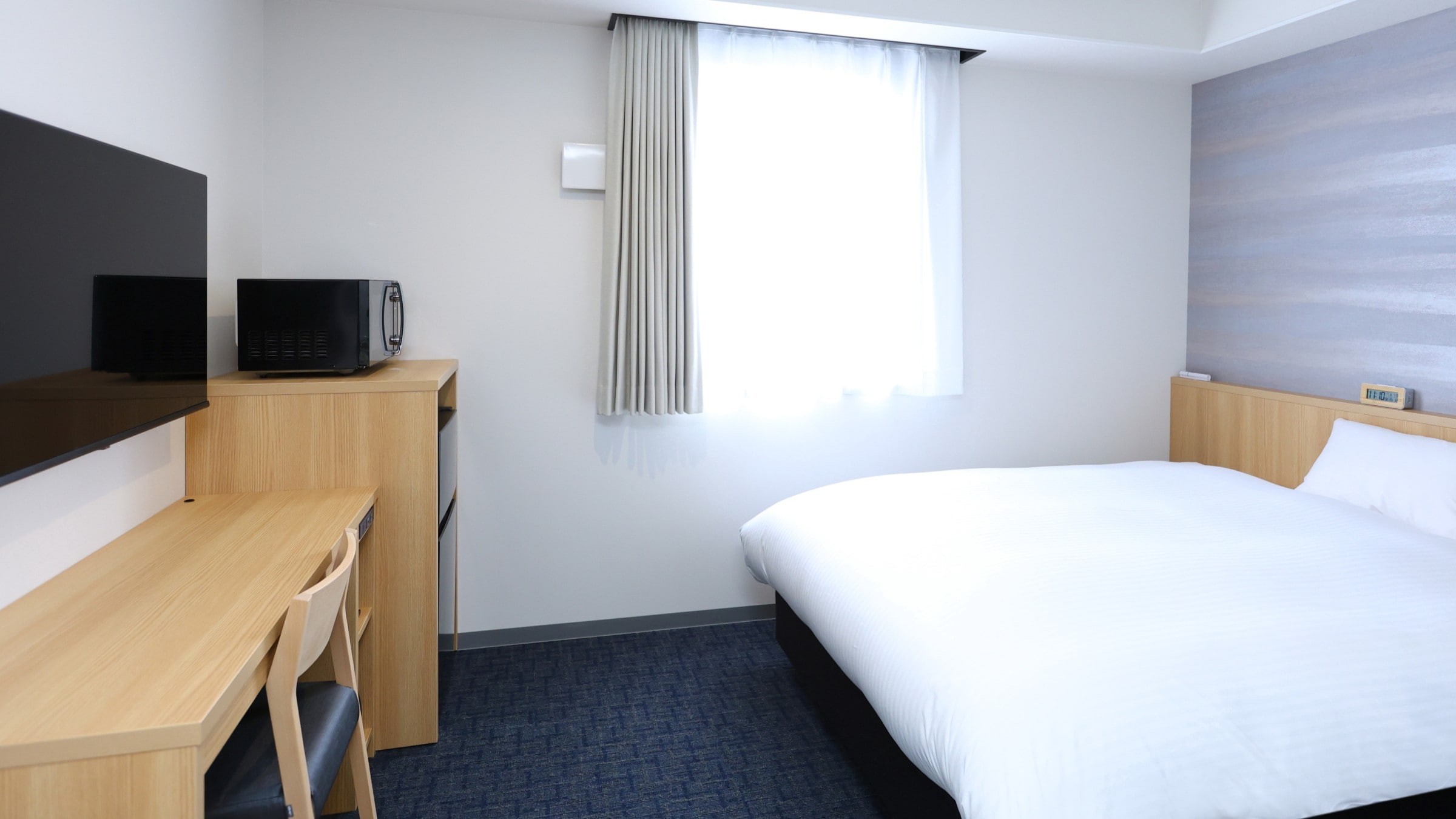 Non-smoking. Recommended for extended stays. Double room with washing machine/microwave. [19 sq m / bed width 140 cm]