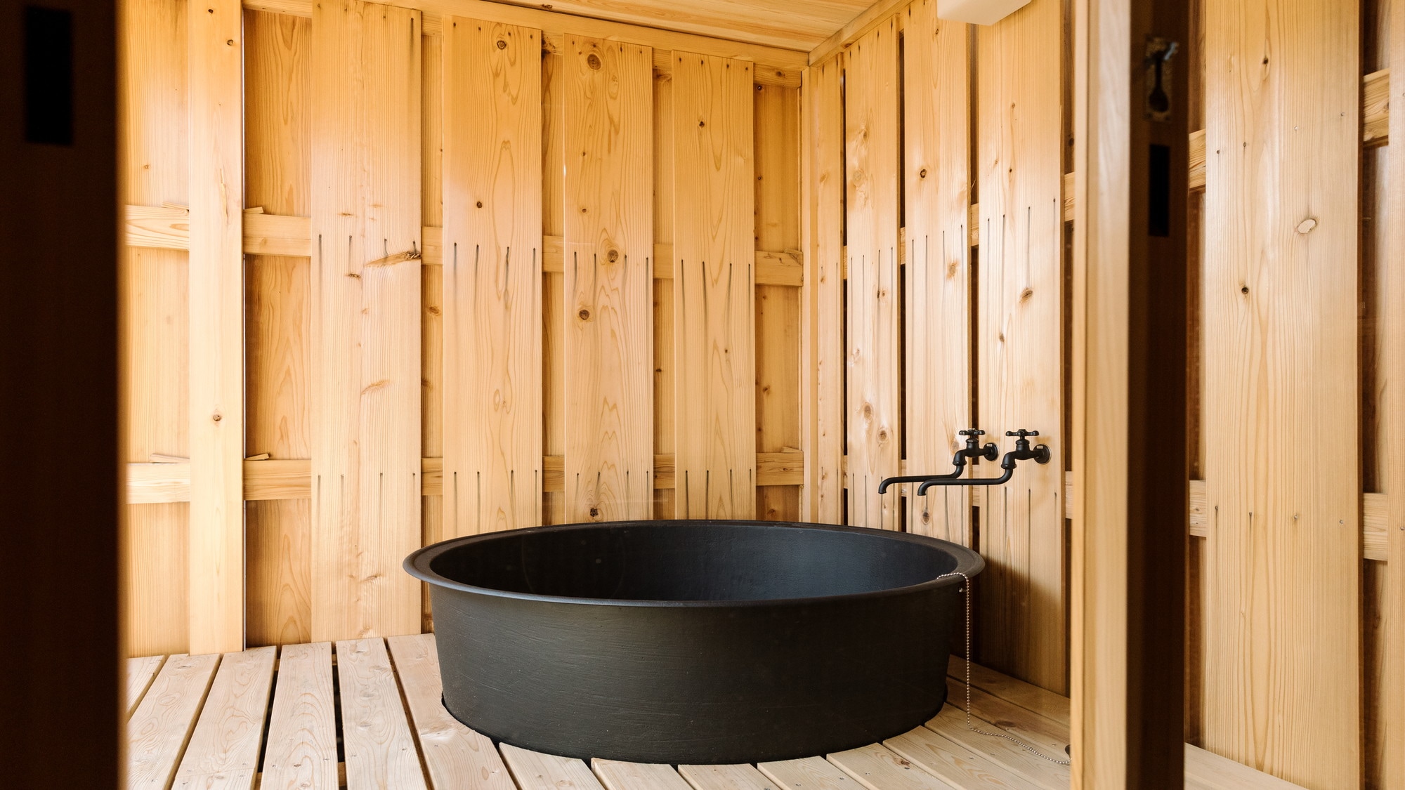 Uematsu 301 | A luxurious moment to soothe your mind and body in the open-air bath.