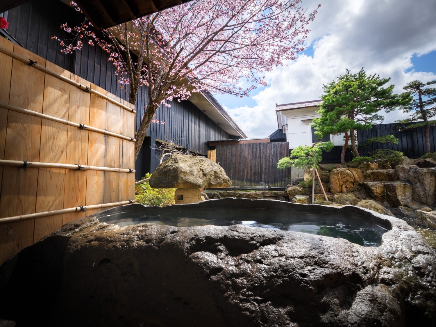 [SAKURA02] An open-air bath hollowed out from a precious Zao stone megalith