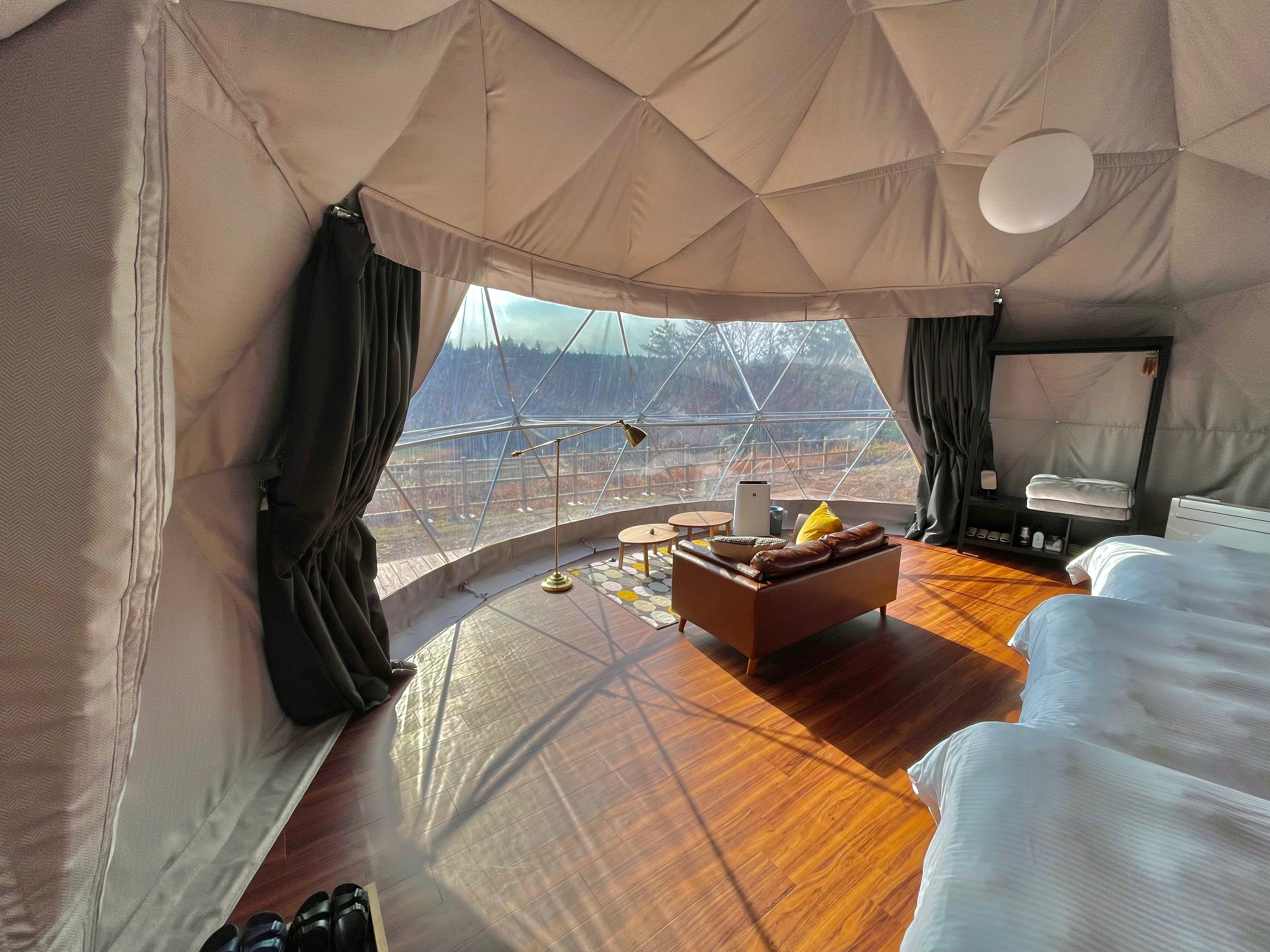 3號帳篷天空與田野內部