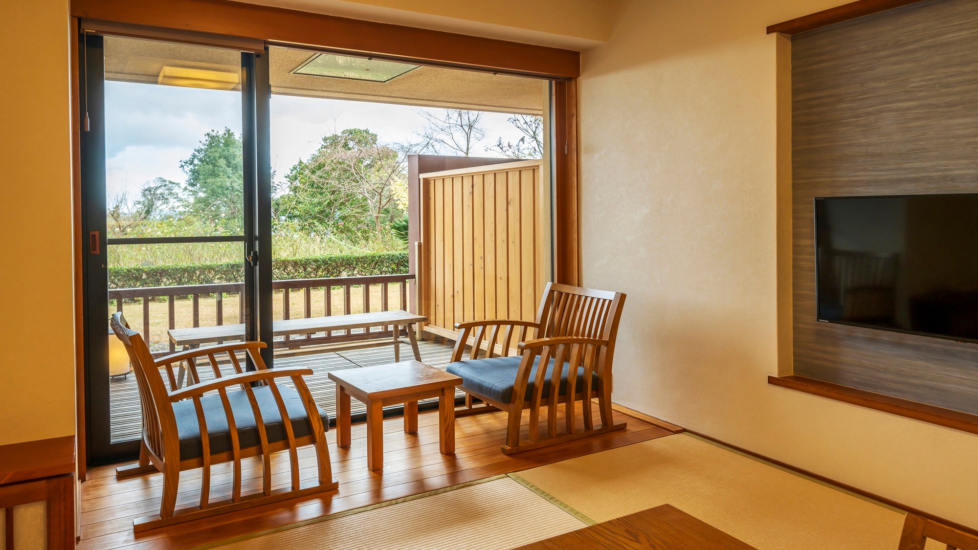 [Nami no Sho/Japanese-Western style room/view: garden/boiled water]
