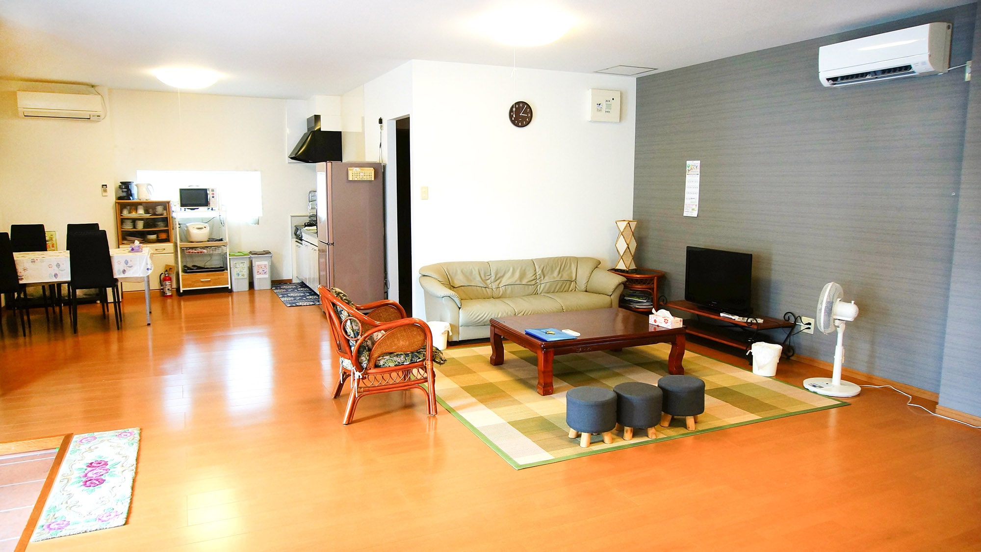 ・"Annex" Living Room: A spacious living room where you can relax and unwind