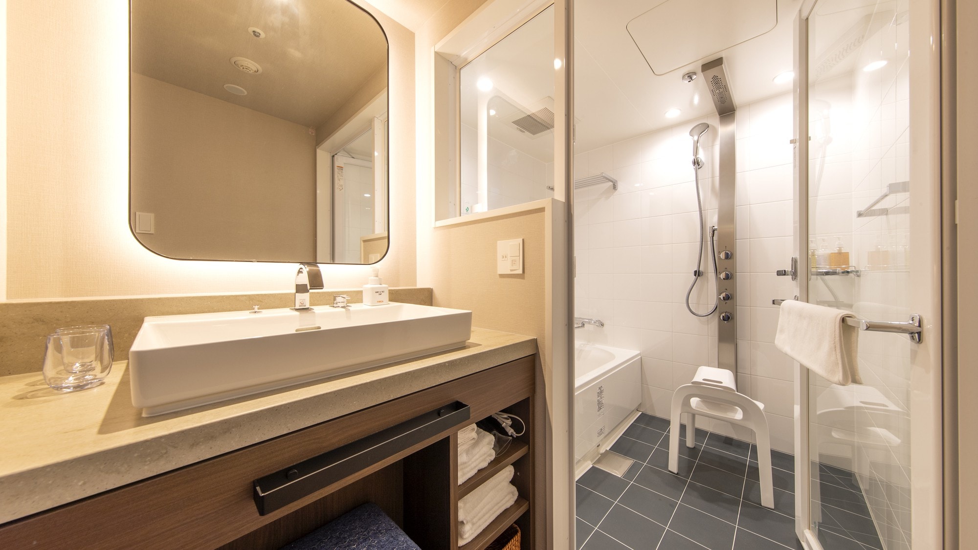 Bathroom (Superior Double / Deluxe Double / All Twins)