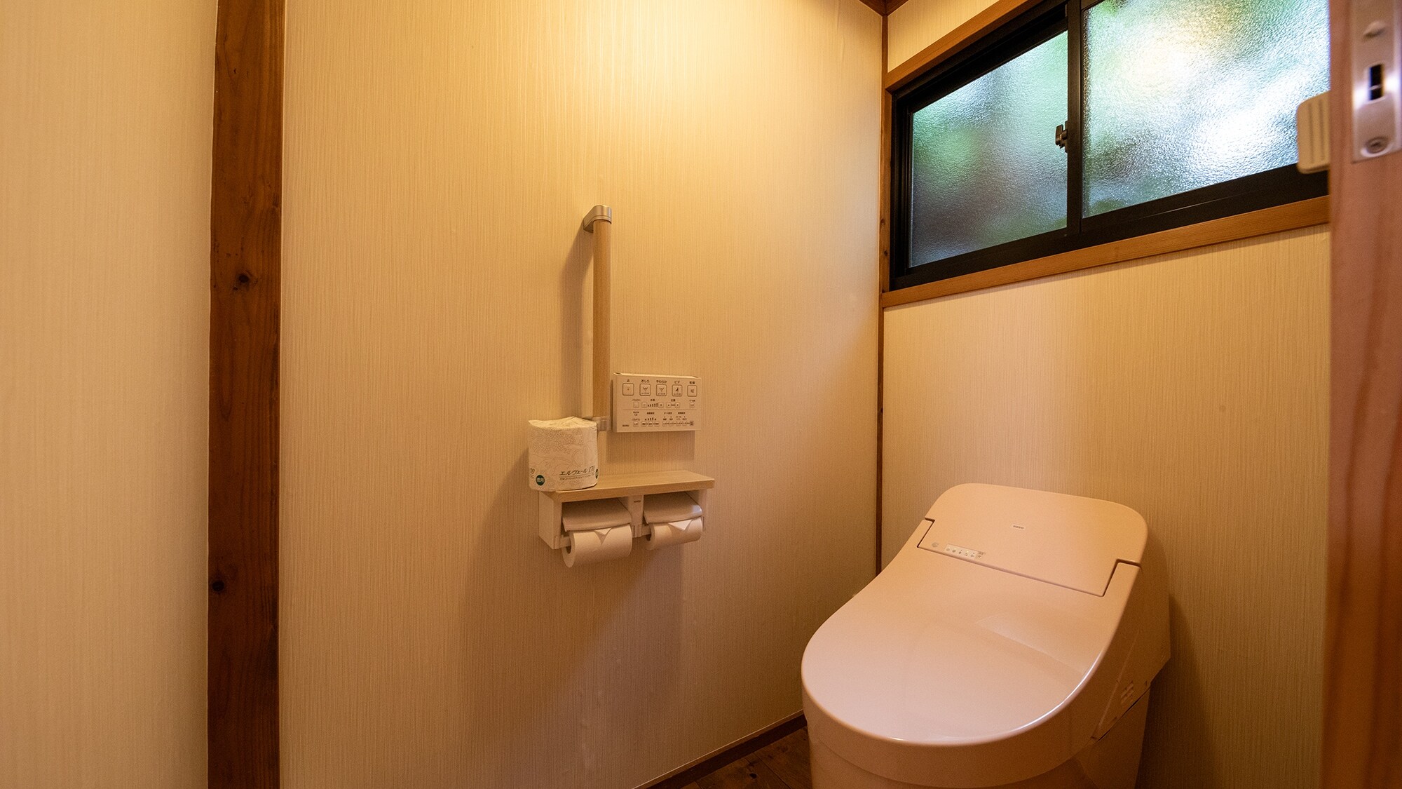 [Akebi] Main guest room 1st floor_Japanese-style room 9 tatami mats, restroom