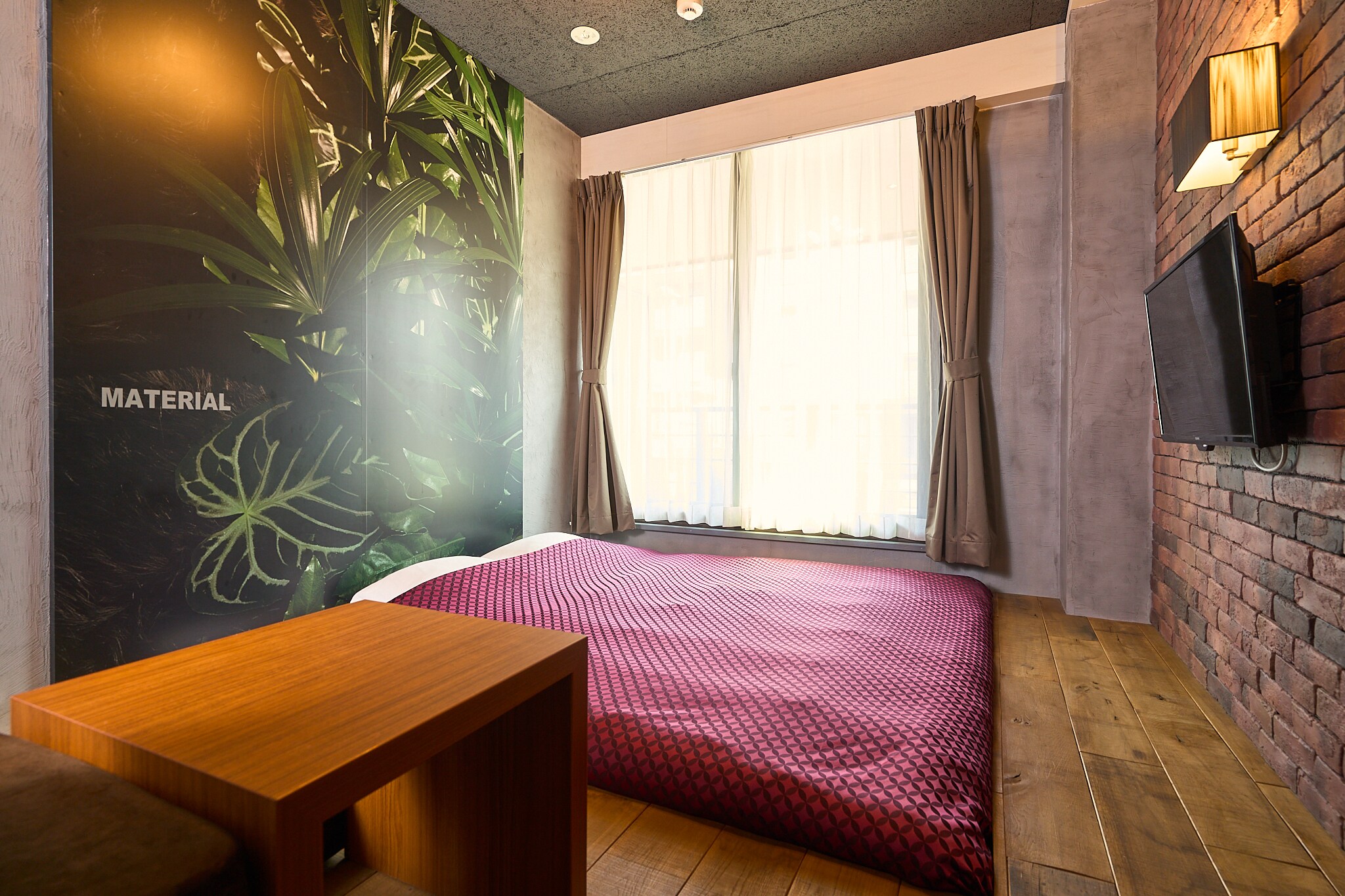 Whether you're on a business trip or sightseeing, you can comfortably spend time alone, in a couple or as a couple in an artistic room.