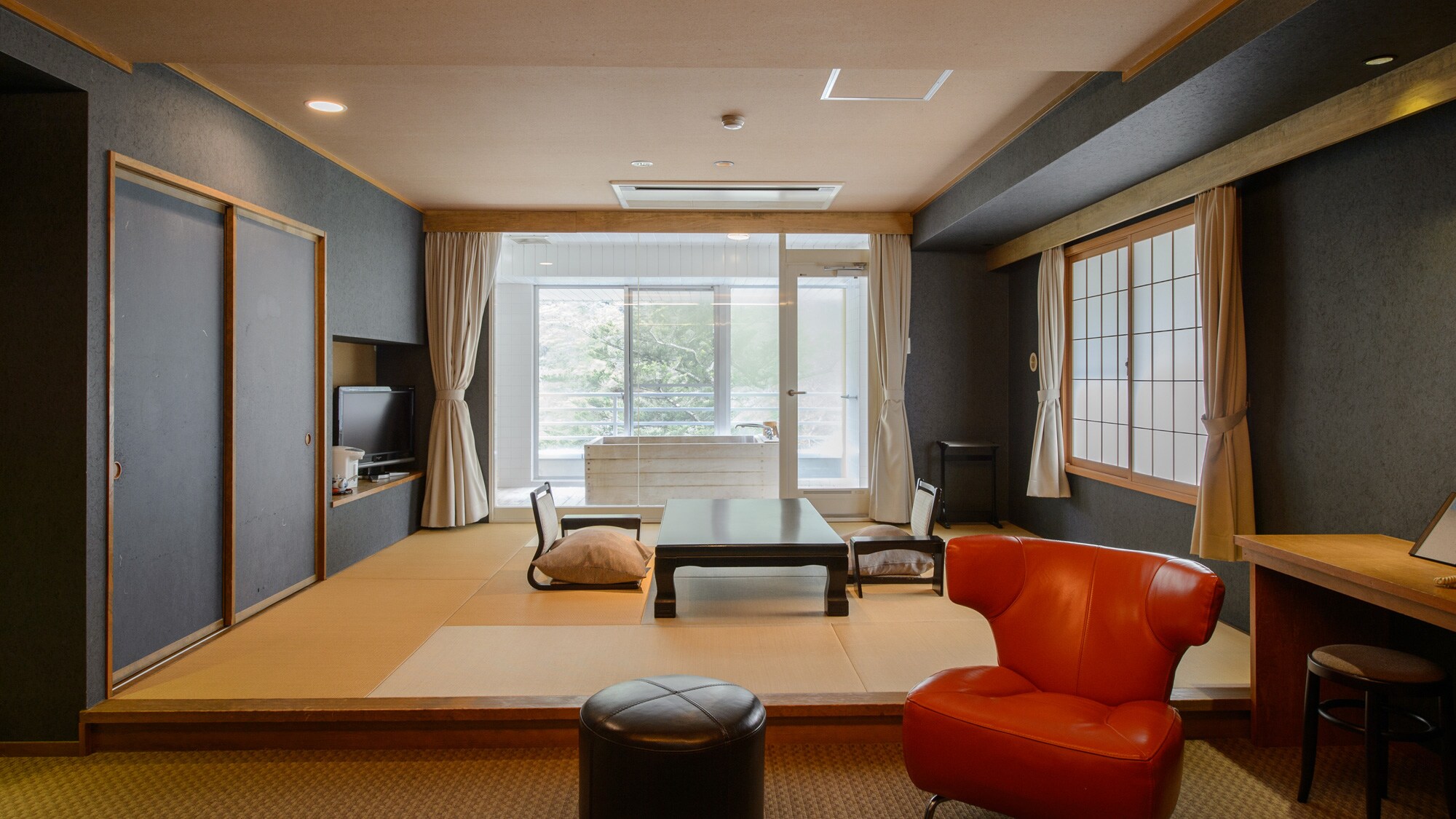 Special room with cypress panoramic bath
