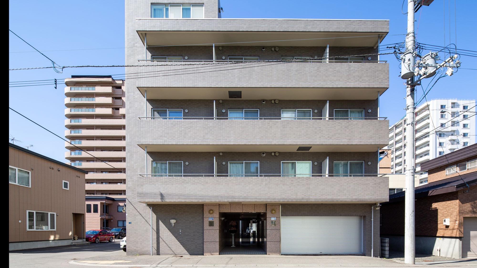 [Exterior] 10 minutes by taxi from the south exit of JR Sapporo Station. Located in a quiet residential area