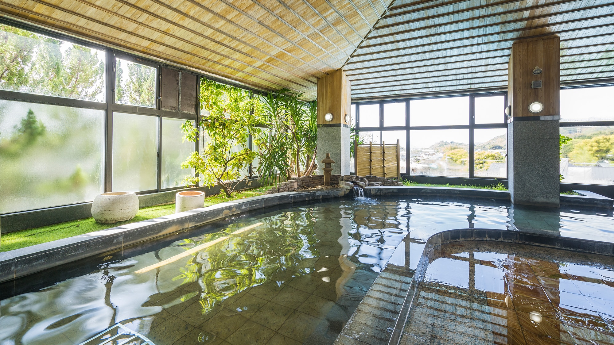 Large public bath for men