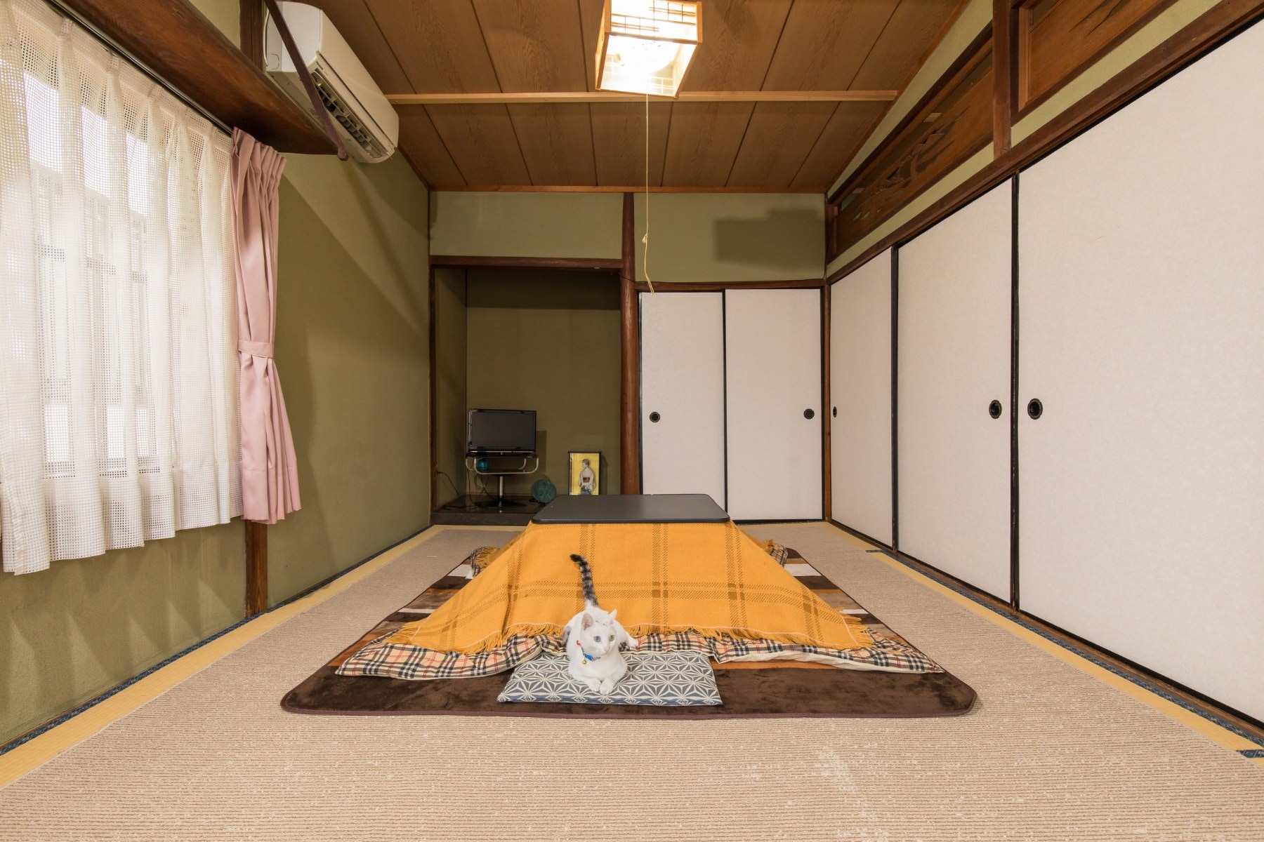Japanese-style room