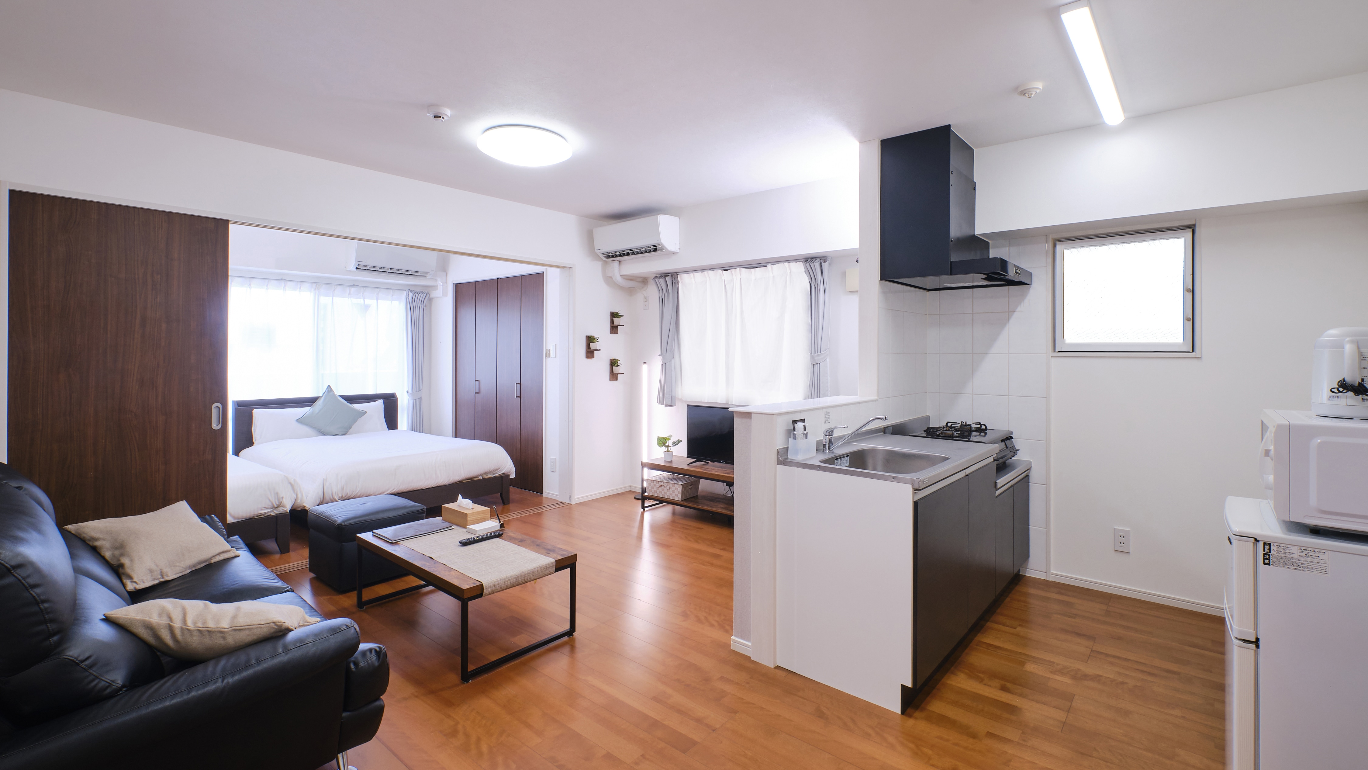 2 double bedrooms: Room 5 Living room and kitchen