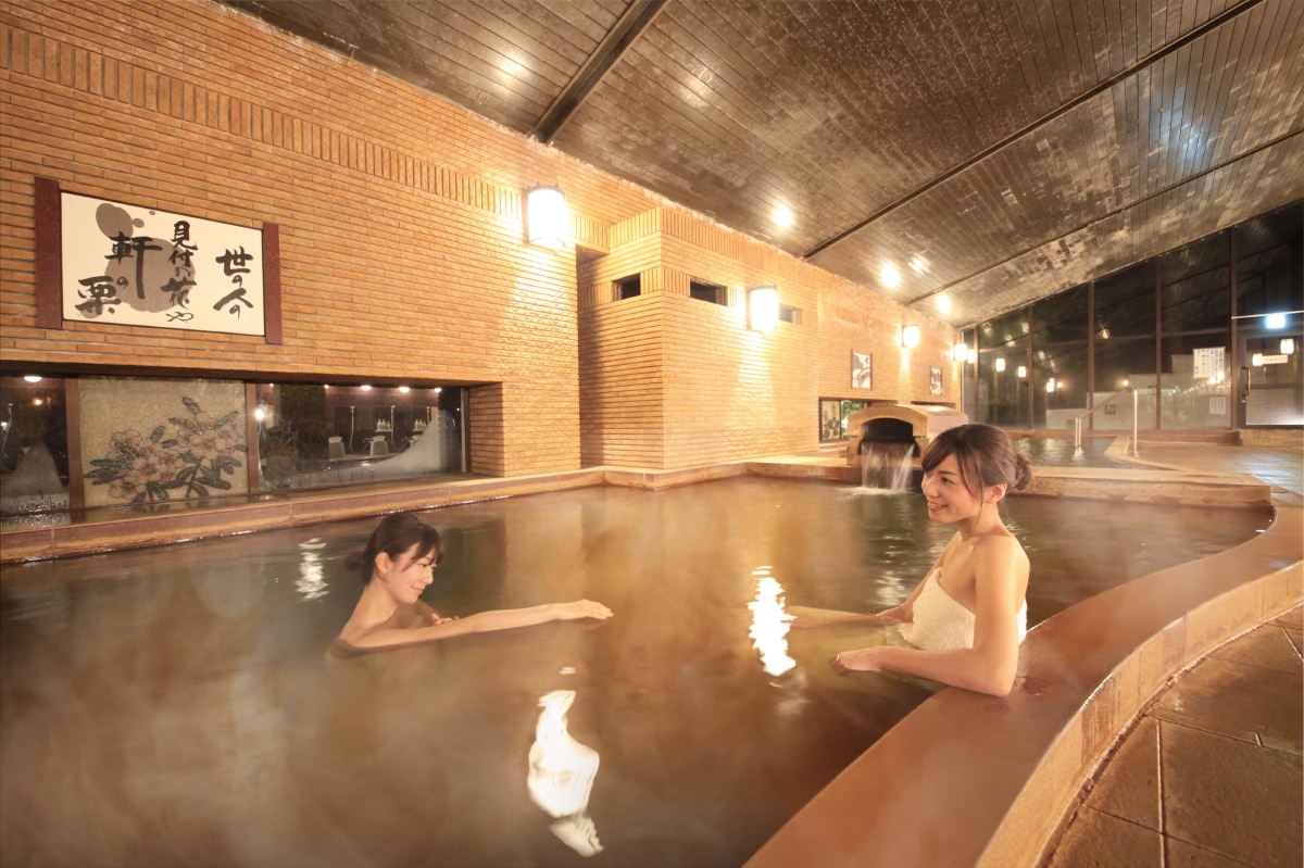 Large public bath "Ryokusui no Yu" opening hours: 5am to 1am (excluding cleaning times)