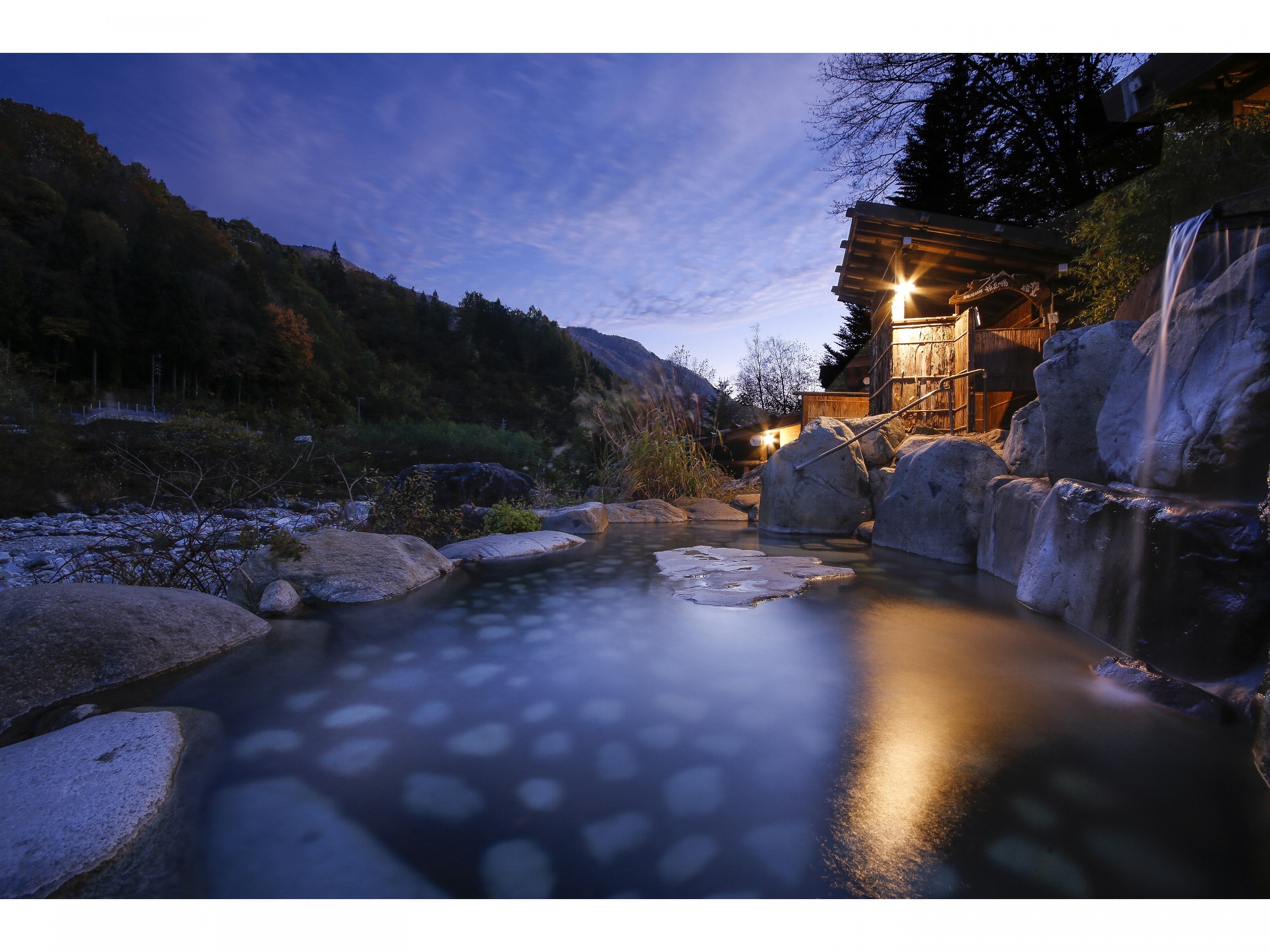 Mixed bathing open-air bath, Shinhotaka (dusk)