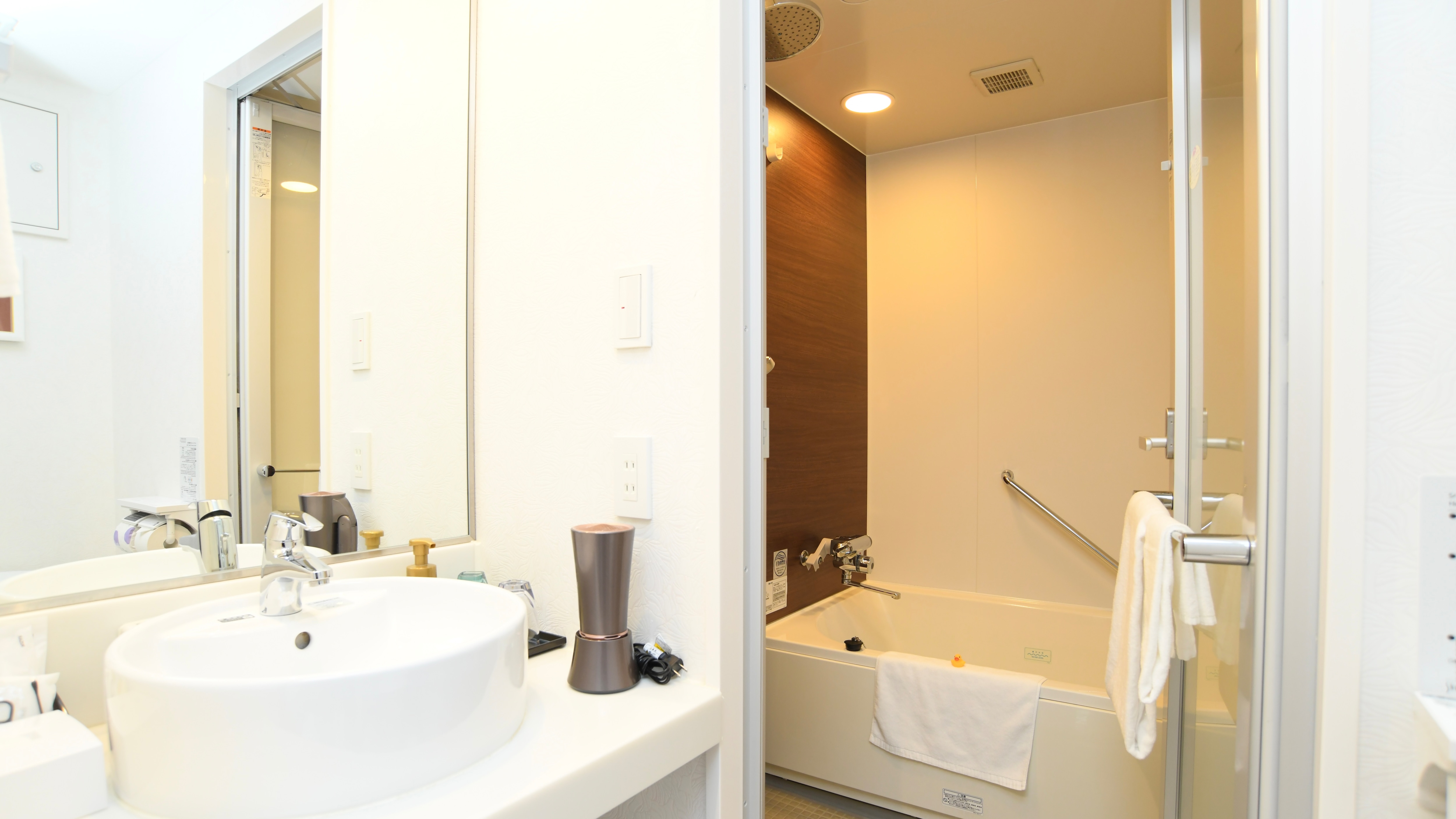 [Executive Twin] 2 เตียง กว้าง 1220มม. ห้องอาบน้ำแยกส่วน ชักโครก อ่างล้างหน้า ฝักบัวอาบน้ำ