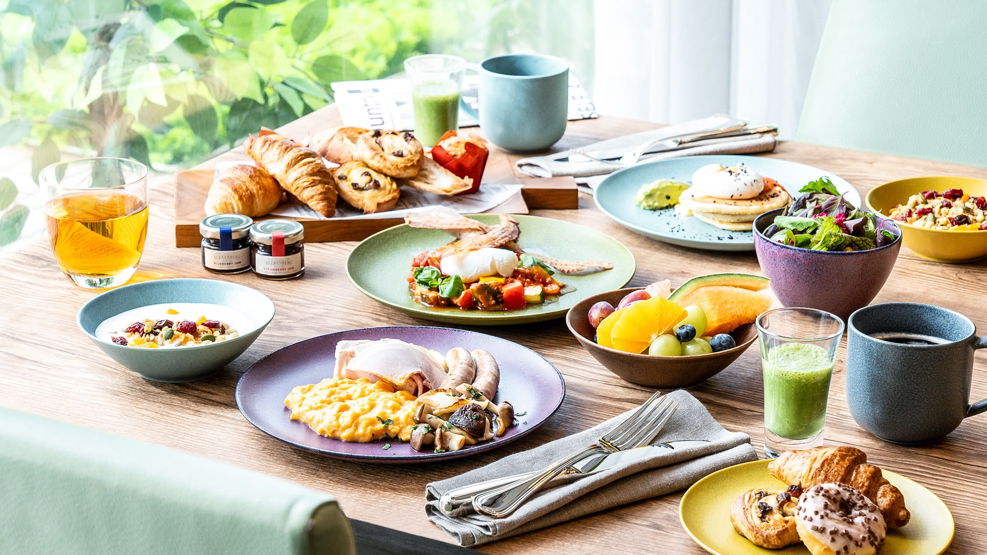 At the breakfast buffet, you can enjoy Japanese and Western dishes as well as local dishes (examples)