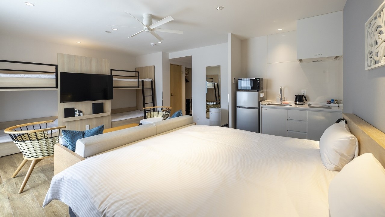 Designer's double + 2 loft beds + sofa bed (40 sqm) up to 7 people