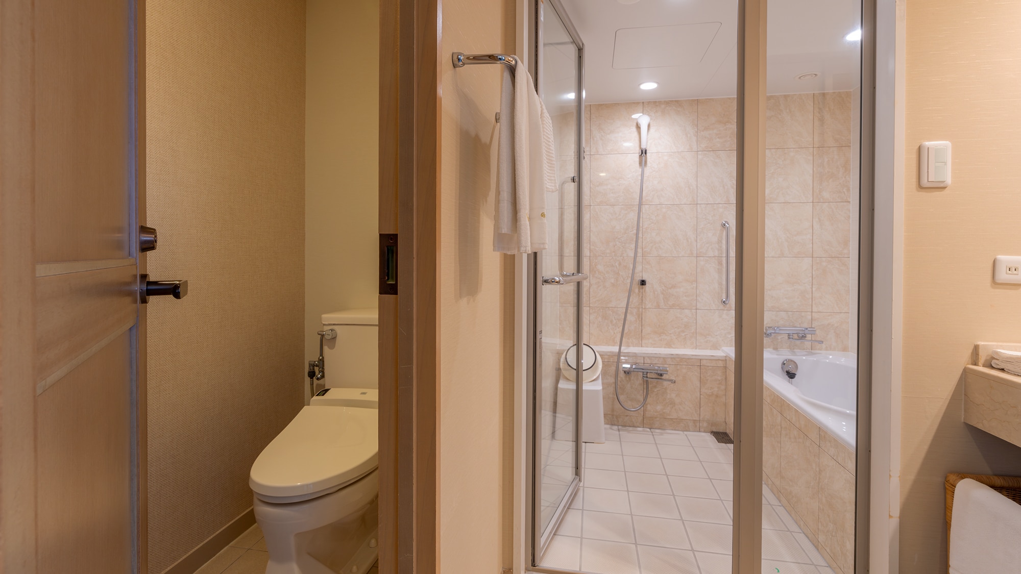 ห้องแกรนด์ทวิน/วิวกว้าง ปลอดบุหรี่ (ปีกคอรัล)