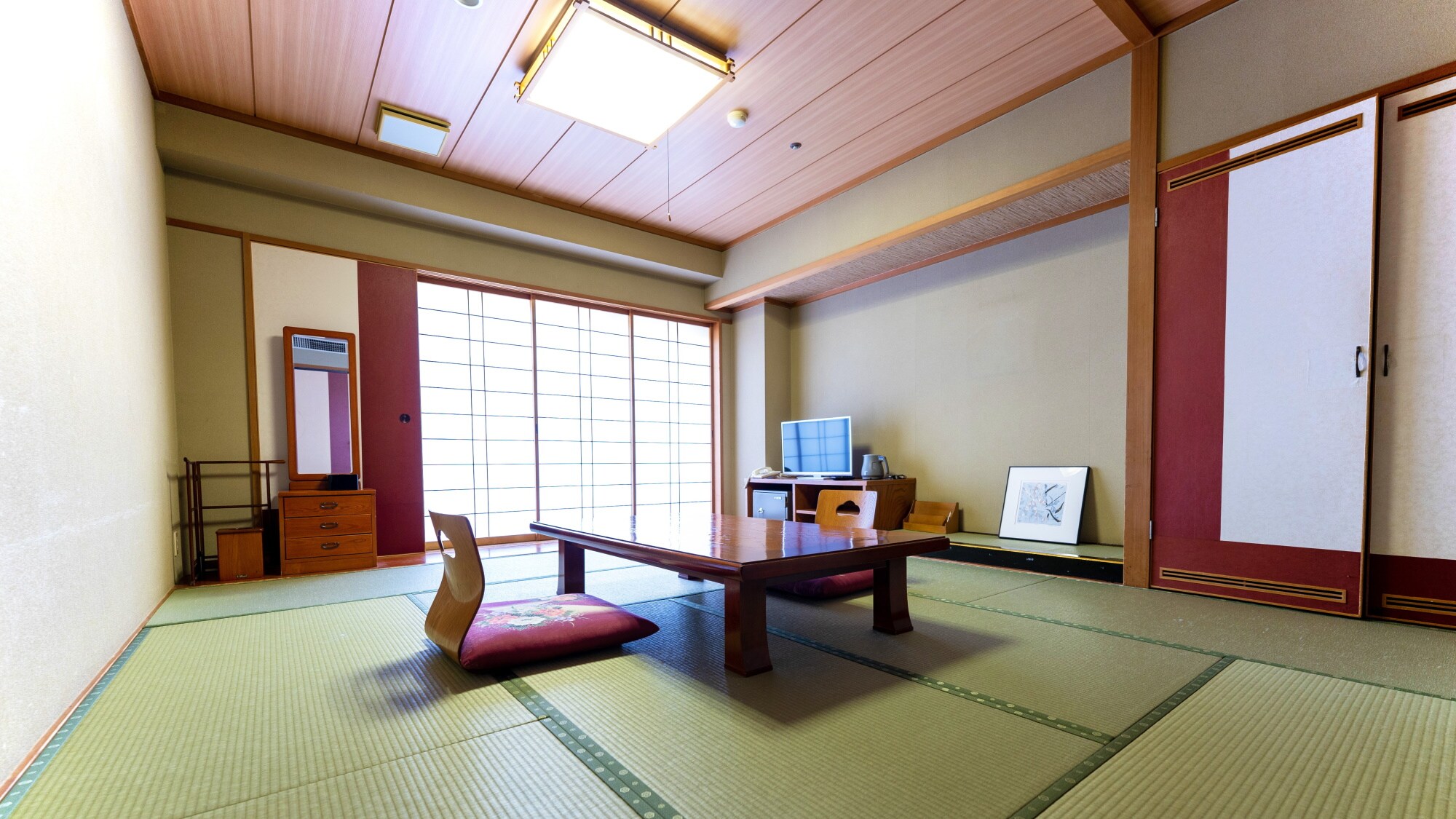 [Japanese-style room with 10 tatami mats] A Japanese-style room perfect for enjoying a stay in the countryside *example
