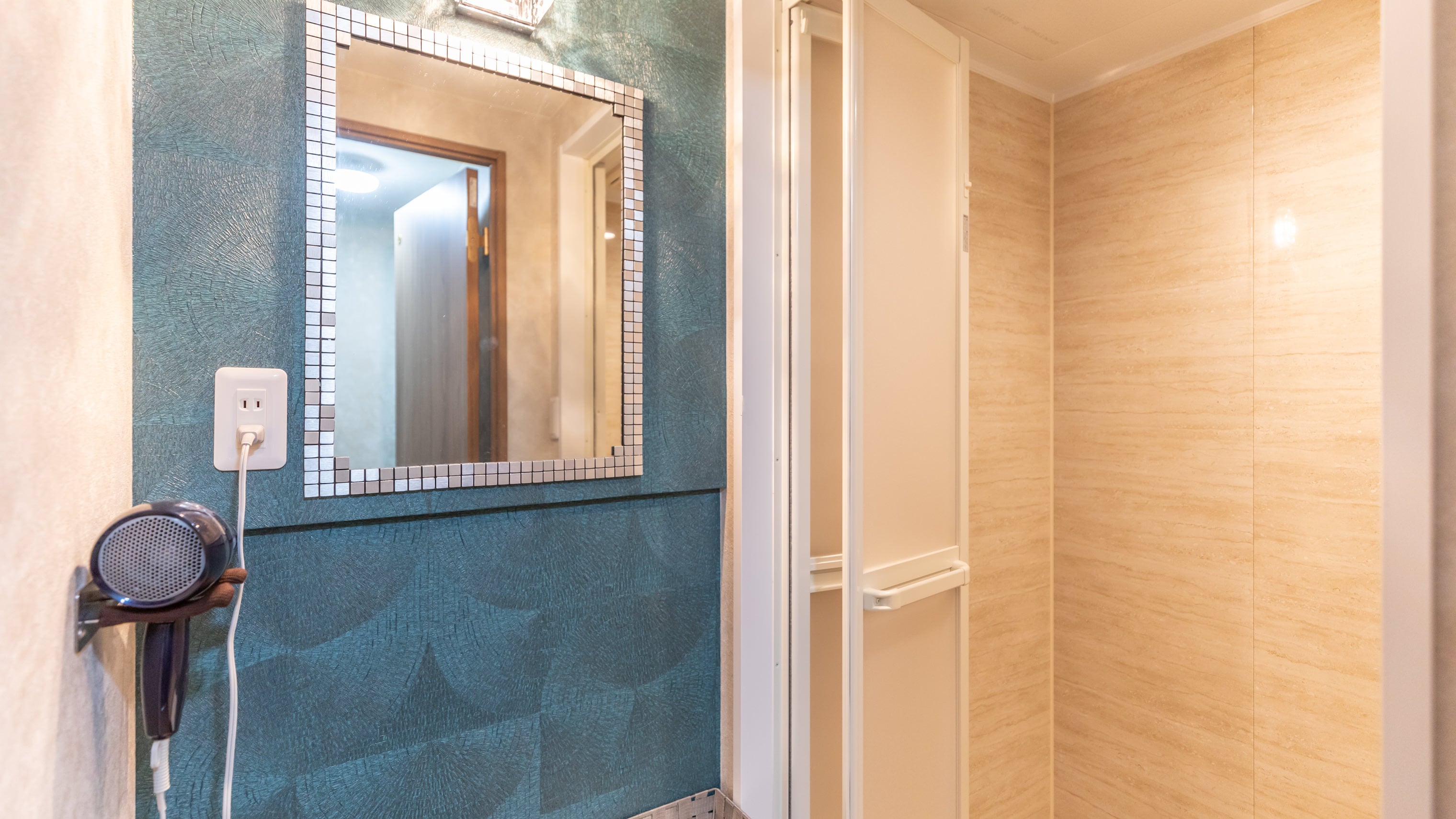 Shower booth