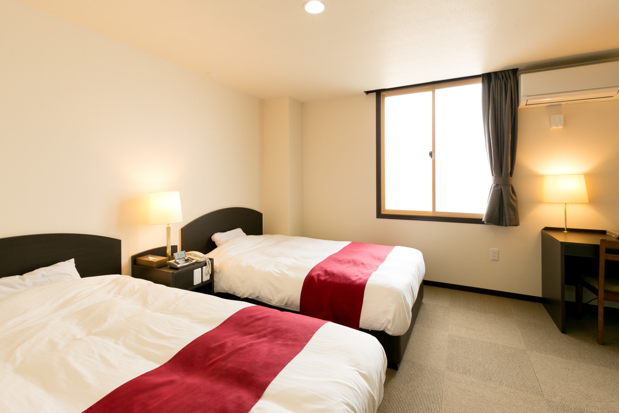 Western-style twin room