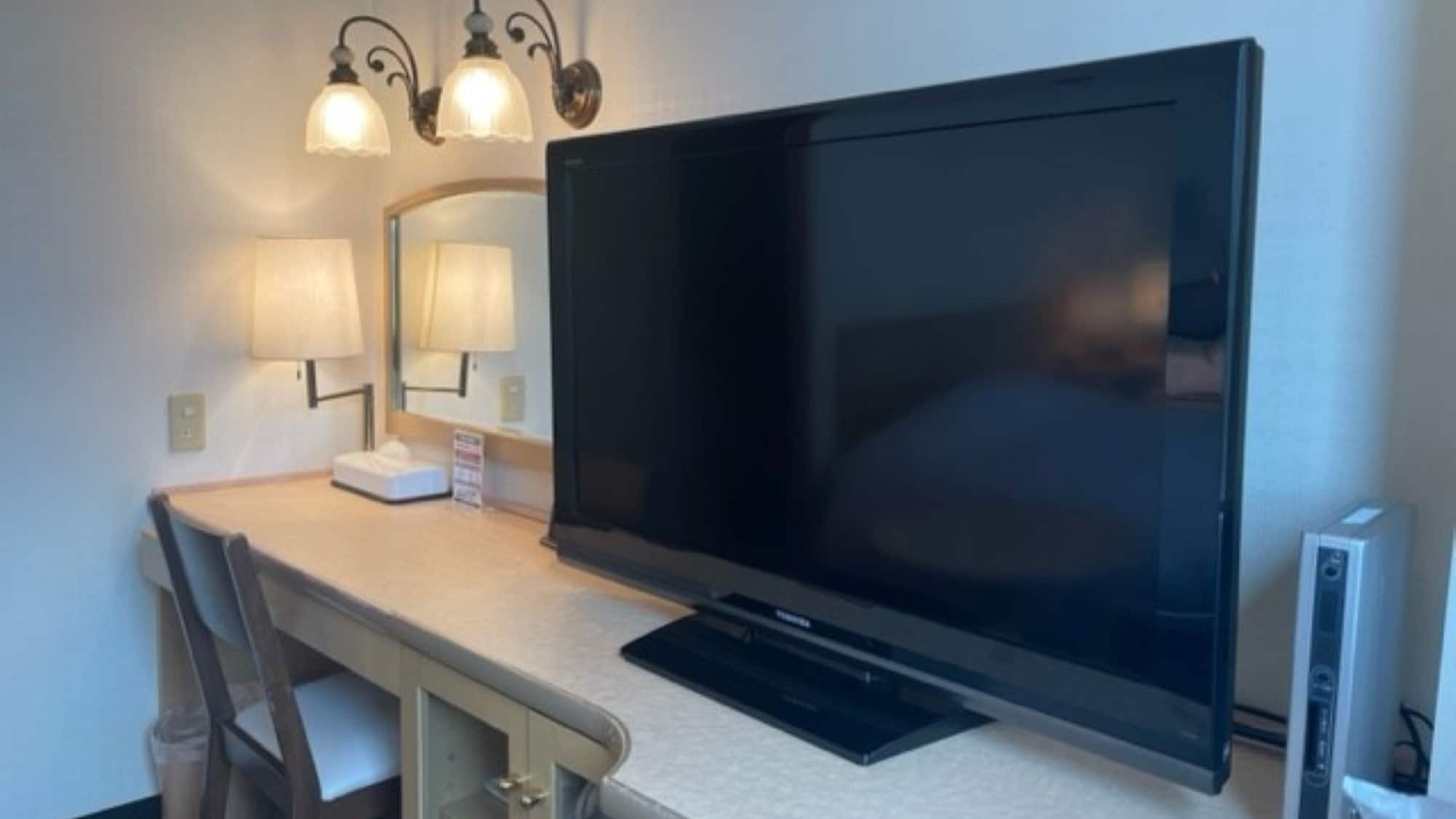 Guest room TV (twin)