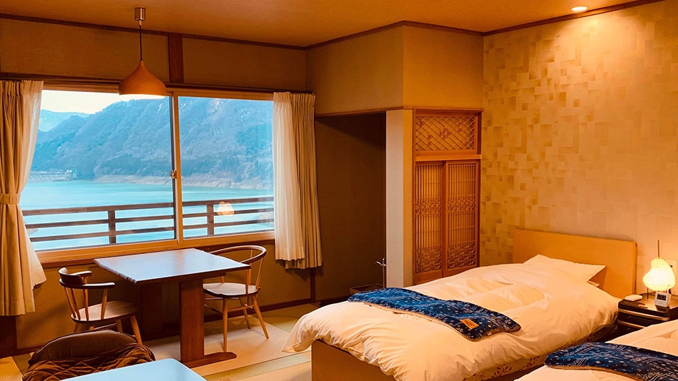 [Genji Room] Corner room on the lake side, capacity 1-2 people