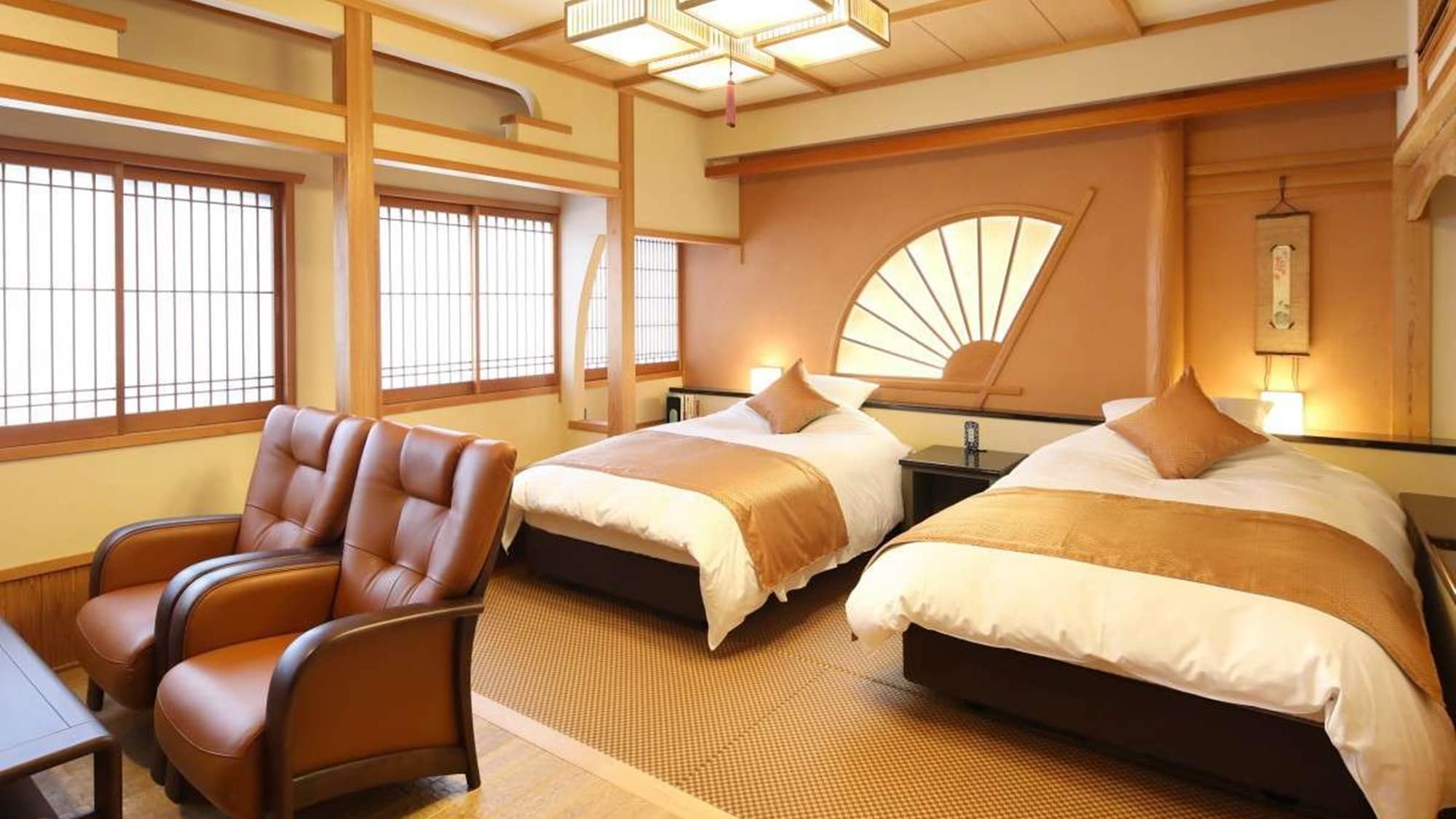 Kamar Jepang modern dengan tempat tidur twin di atas tikar tatami .