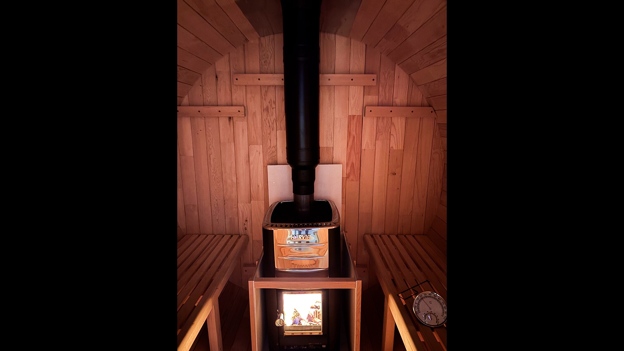 ・[Sauna] Một phòng xông hơi hoàn chỉnh, nơi nhiệt độ được tăng lên bằng cách thêm củi. Tận hưởng trải nghiệm xông hơi chỉ có thể tìm thấy giữa thiên nhiên.