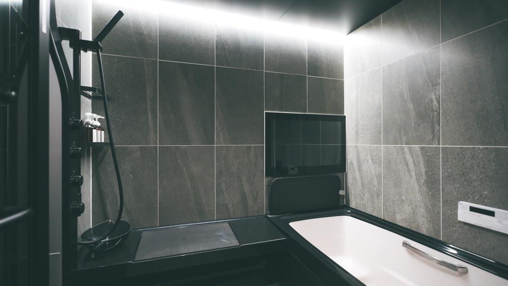 Bathroom (Penthouse)