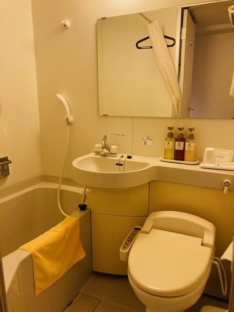 Bathroom ① Single/Semi-double
