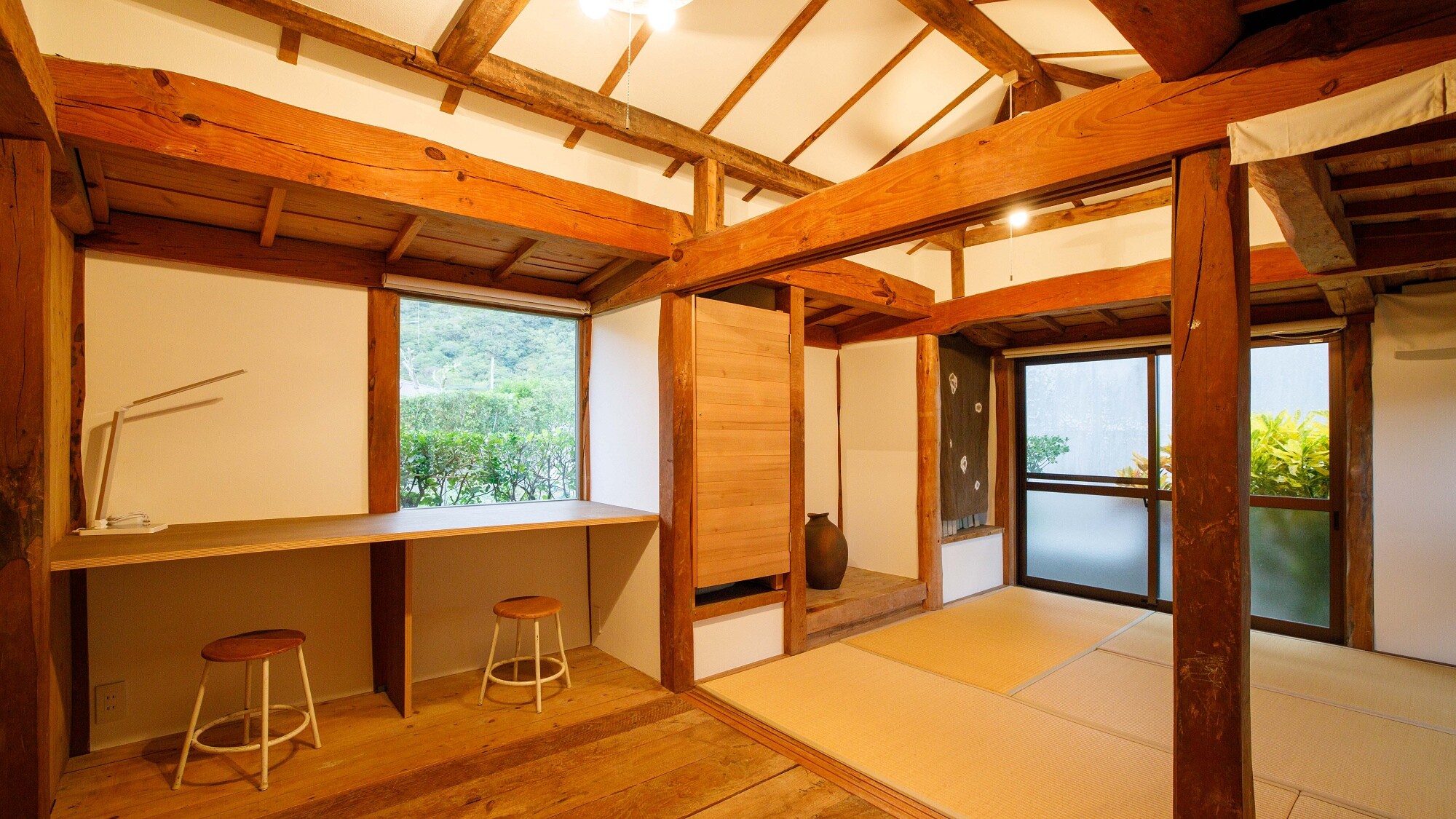 Slowly open your favorite book and relax on the tatami when you get tired. Please spend a quiet time with nothing.