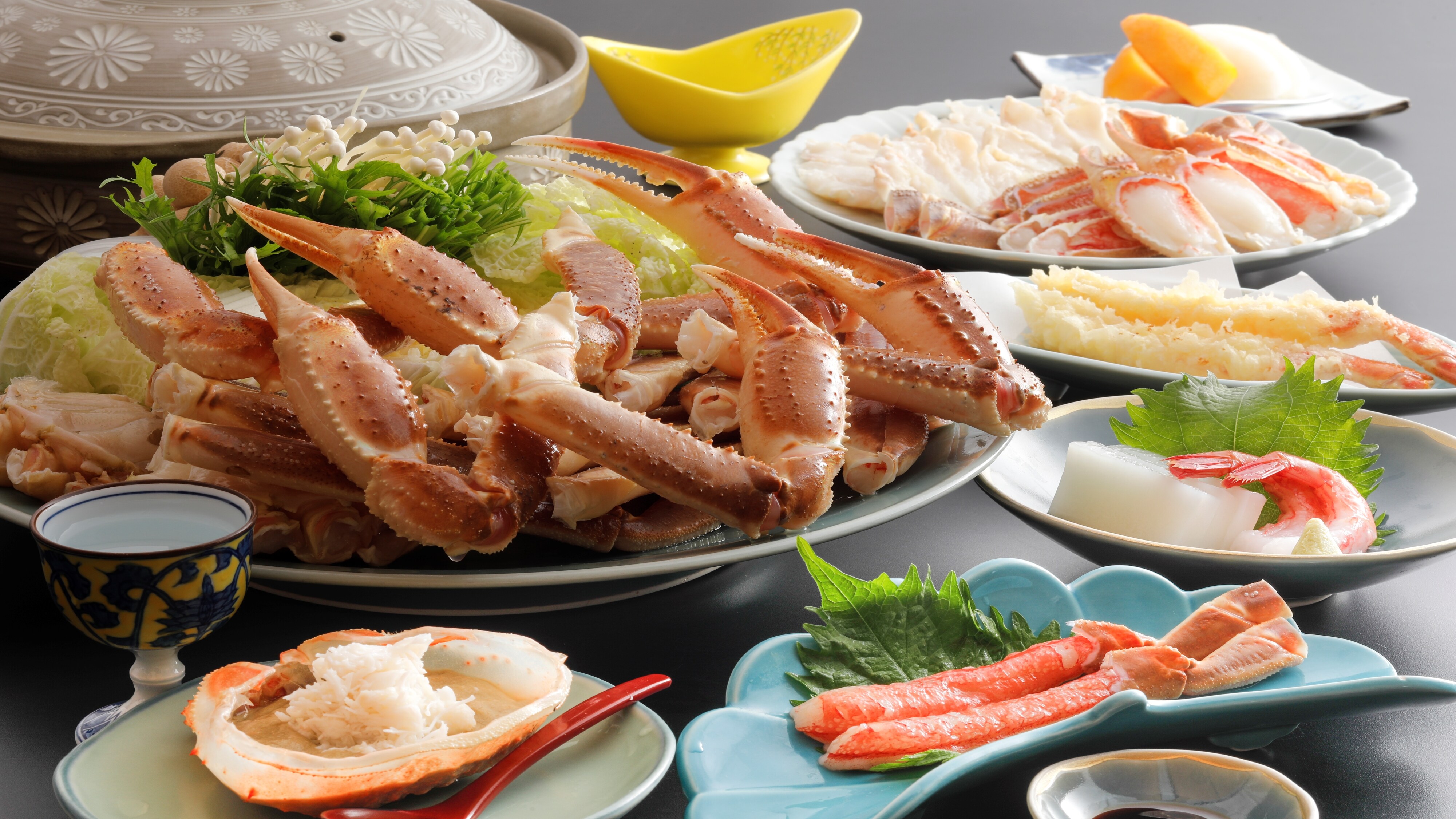 [ฤดูหนาว - เมนูยอดนิยมของเรา] “คอร์สปูเต็มจาน” ซึ่งเป็นเมนูที่เราภาคภูมิใจและเป็นที่ชื่นชอบของโรงเตี๊ยม “ซันซุยเอ็น” มาเป็นเวลาหลายปีนับตั้งแต่เปิดดำเนินการมา