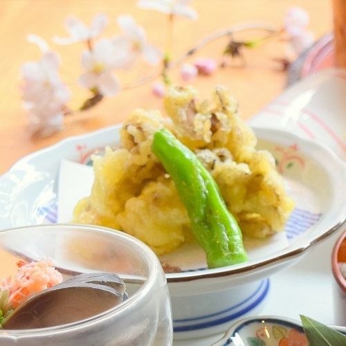 [Dinner] Okuizumo Maitake Tempura (Oki Seaweed Salt) / Enjoy the charm of Sanin to the fullest ♪ "Izumo "Elegant" Meal" (image)