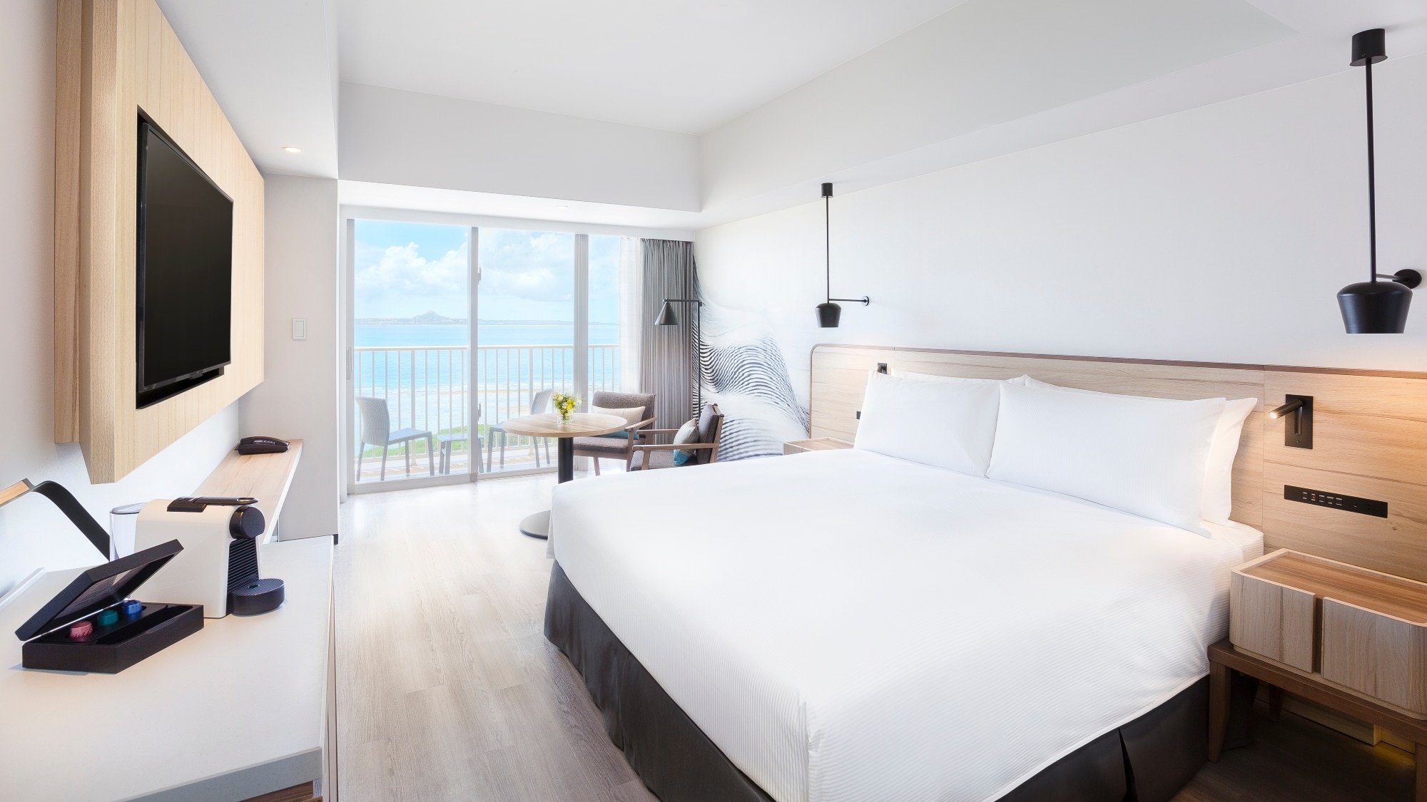 Deluxe Room Ocean View (King Bed)