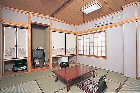 Japanese-style room (8 tatami mats) with bath and toilet (All rooms are non-smoking.)