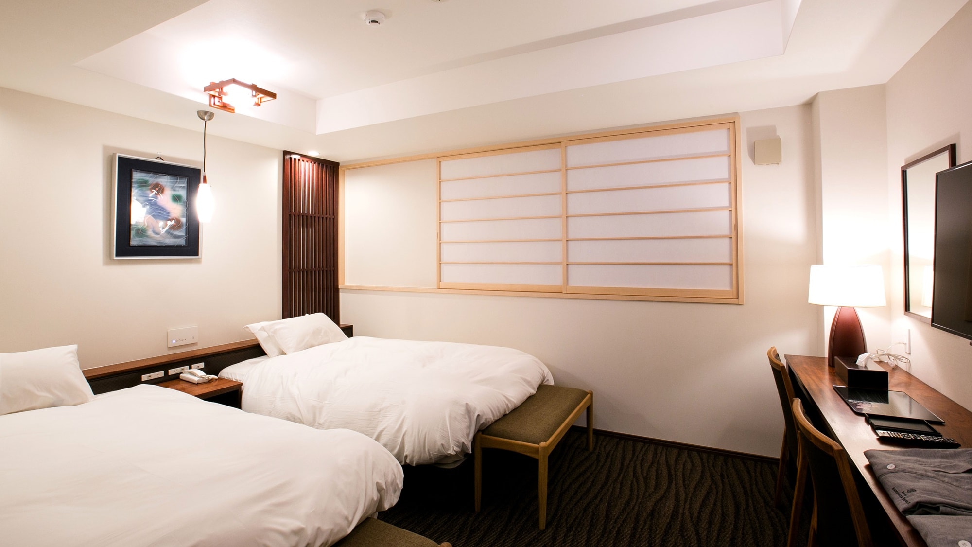 *[Standard Twin] Please relax in your room while admiring the lacquer furnishings.