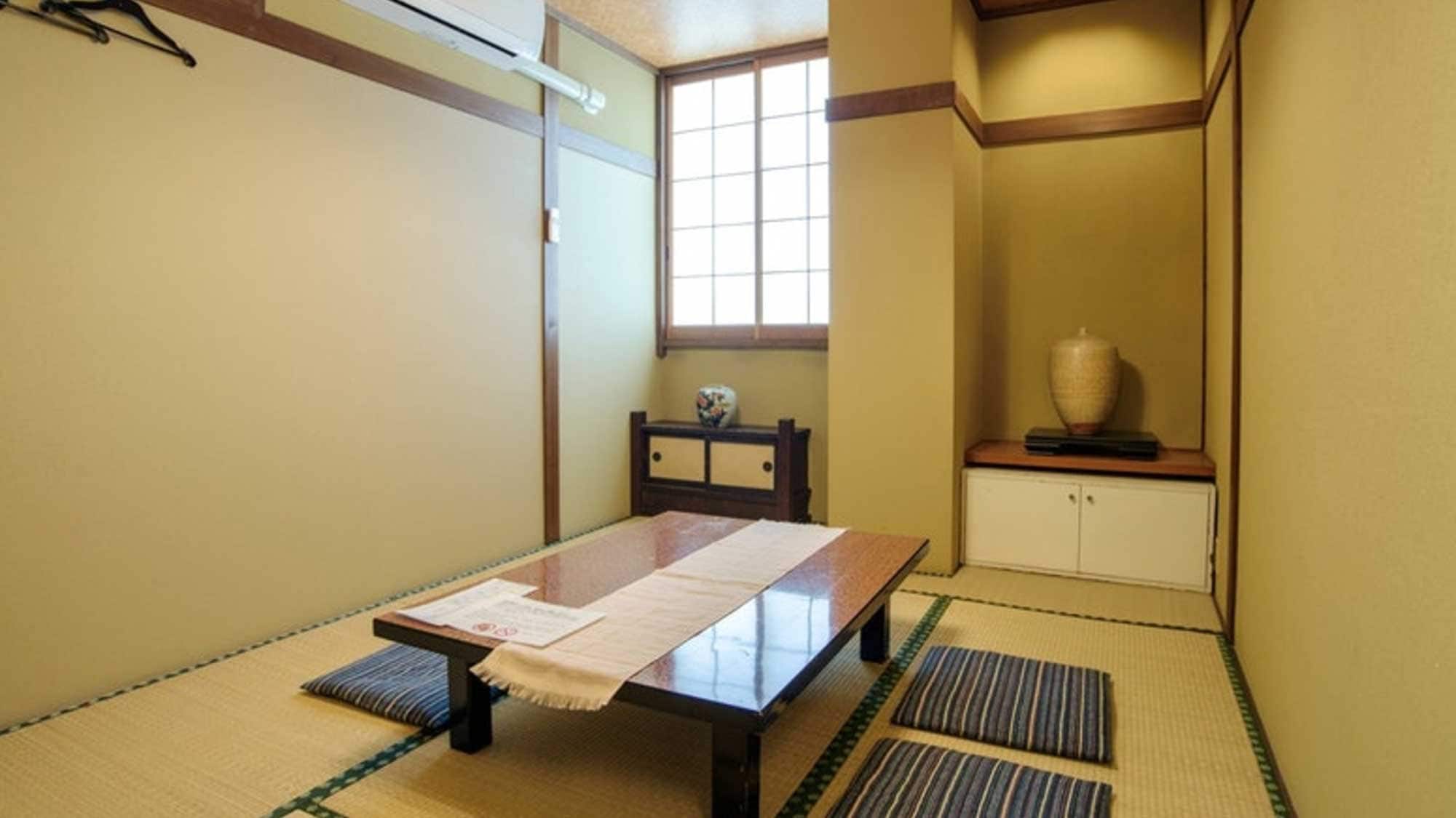 ・[Room 6] The 4.5 tatami Japanese-style room is popular for solo travelers!