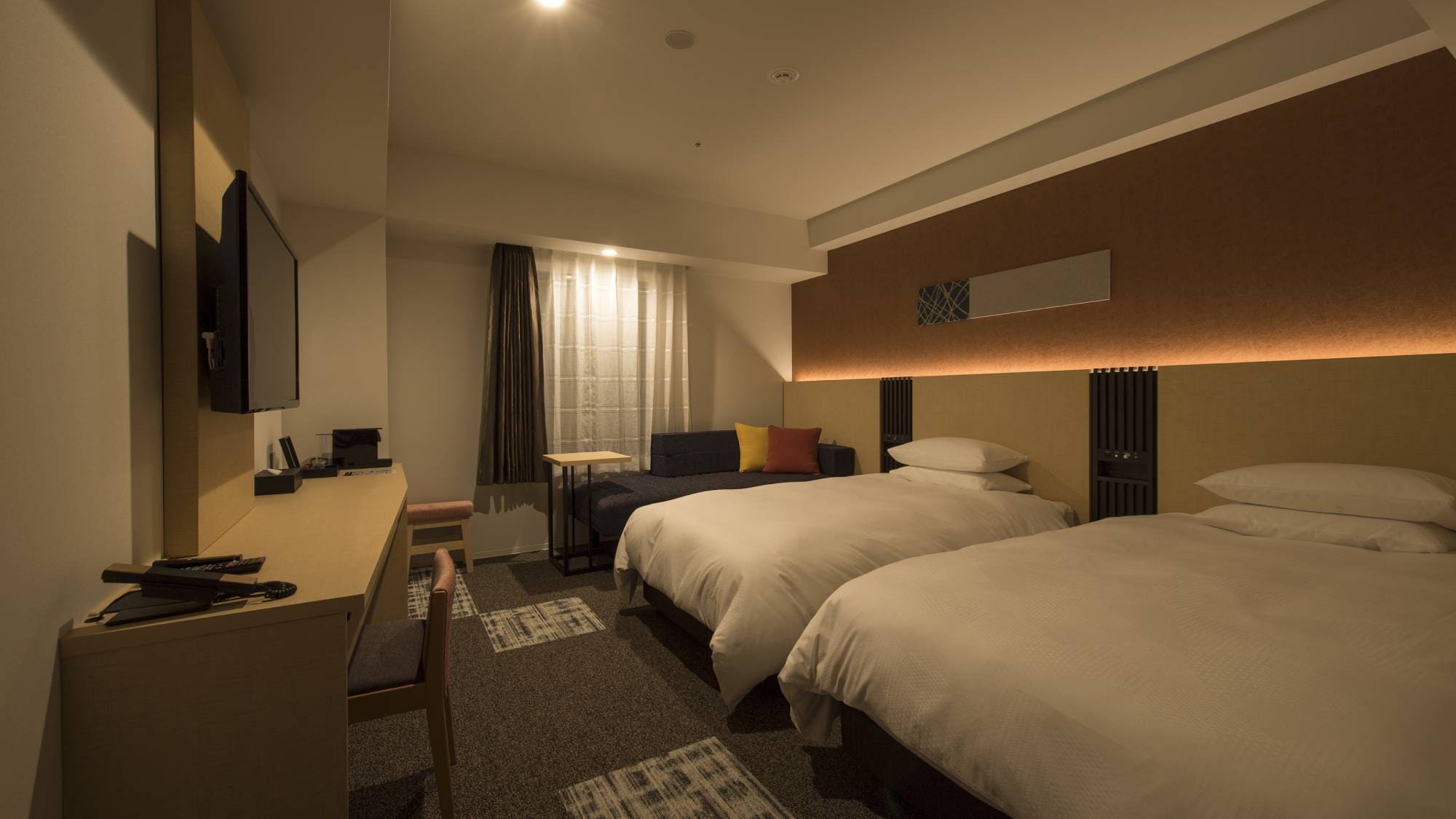 Superior Twin Room (night)