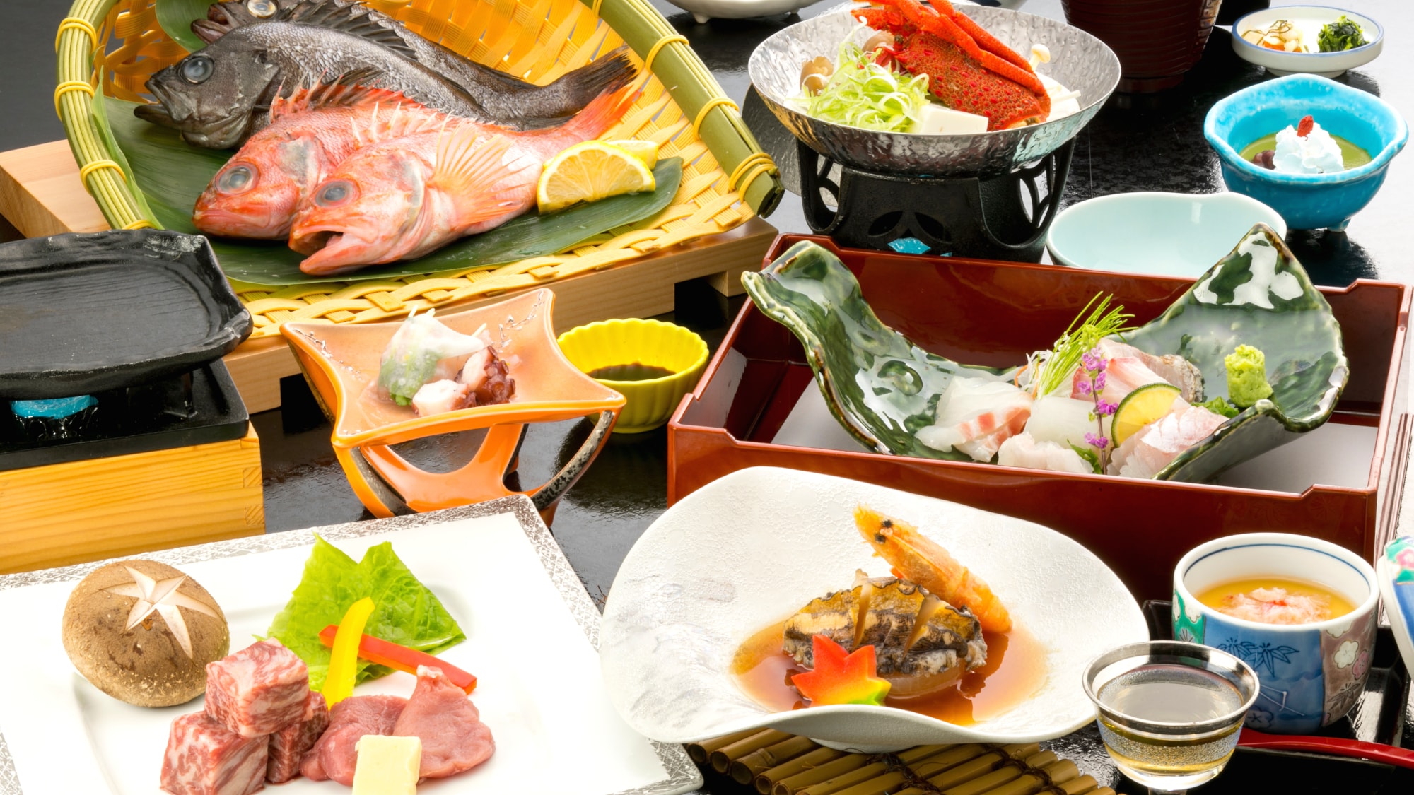 Enjoy fresh seafood specially selected and professionally prepared by our head chef at the Hanagaya Gozen.
