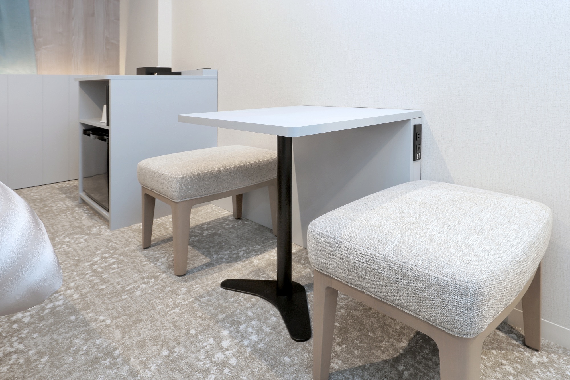 Ghế sofa và bàn