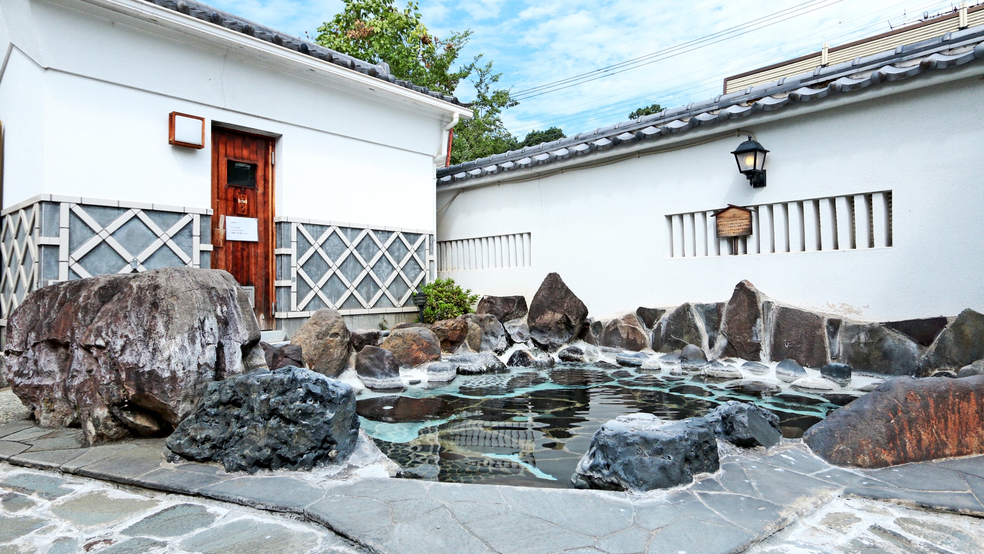 ◆～Stone Bath～ Open-air bath "Enjoy the open-air bath with a sense of openness"