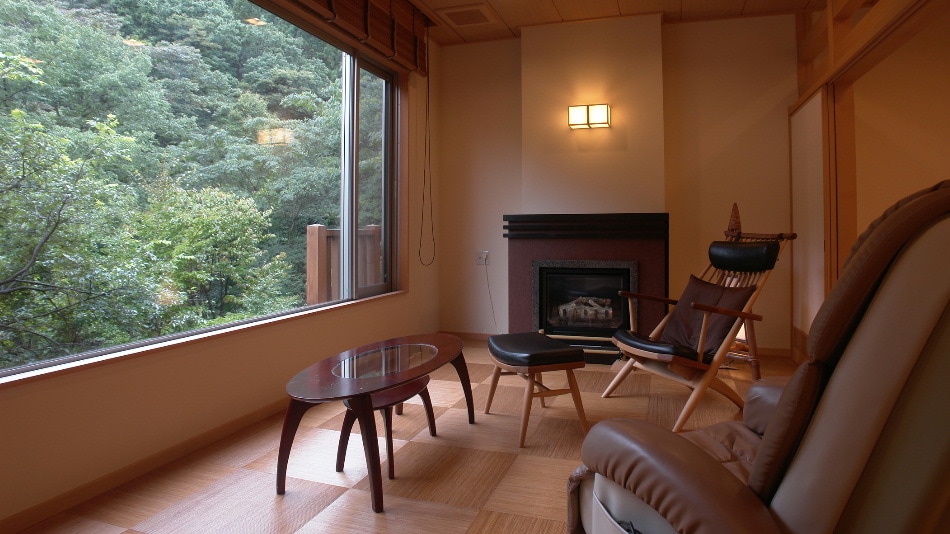 【 바닥재 거실이있는 객실】 일본식 10 다다미 + 대나무 바닥재 8 다다미 거실 + 마사지 의자 + DVD