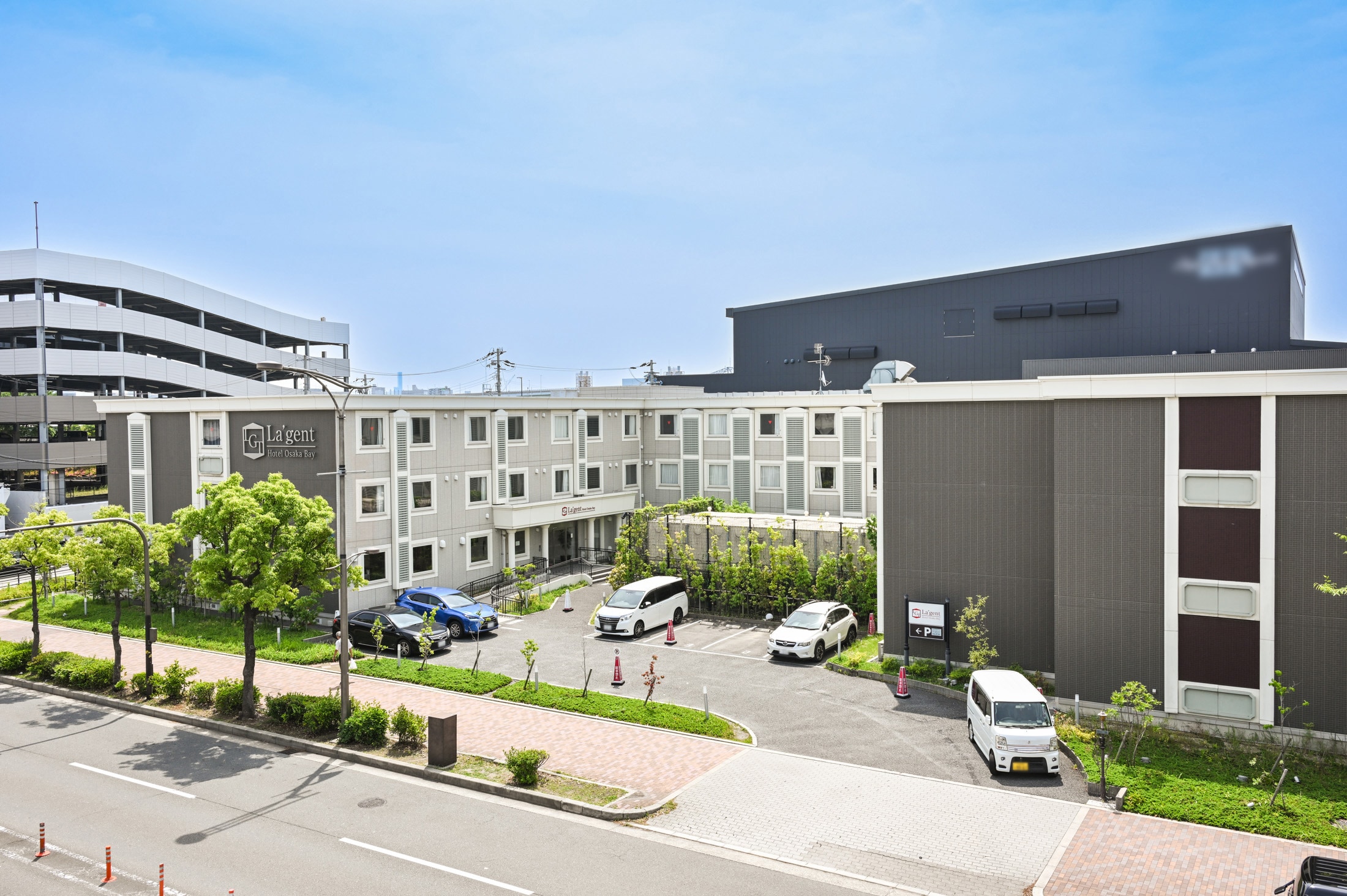 ホテル外観（昼）