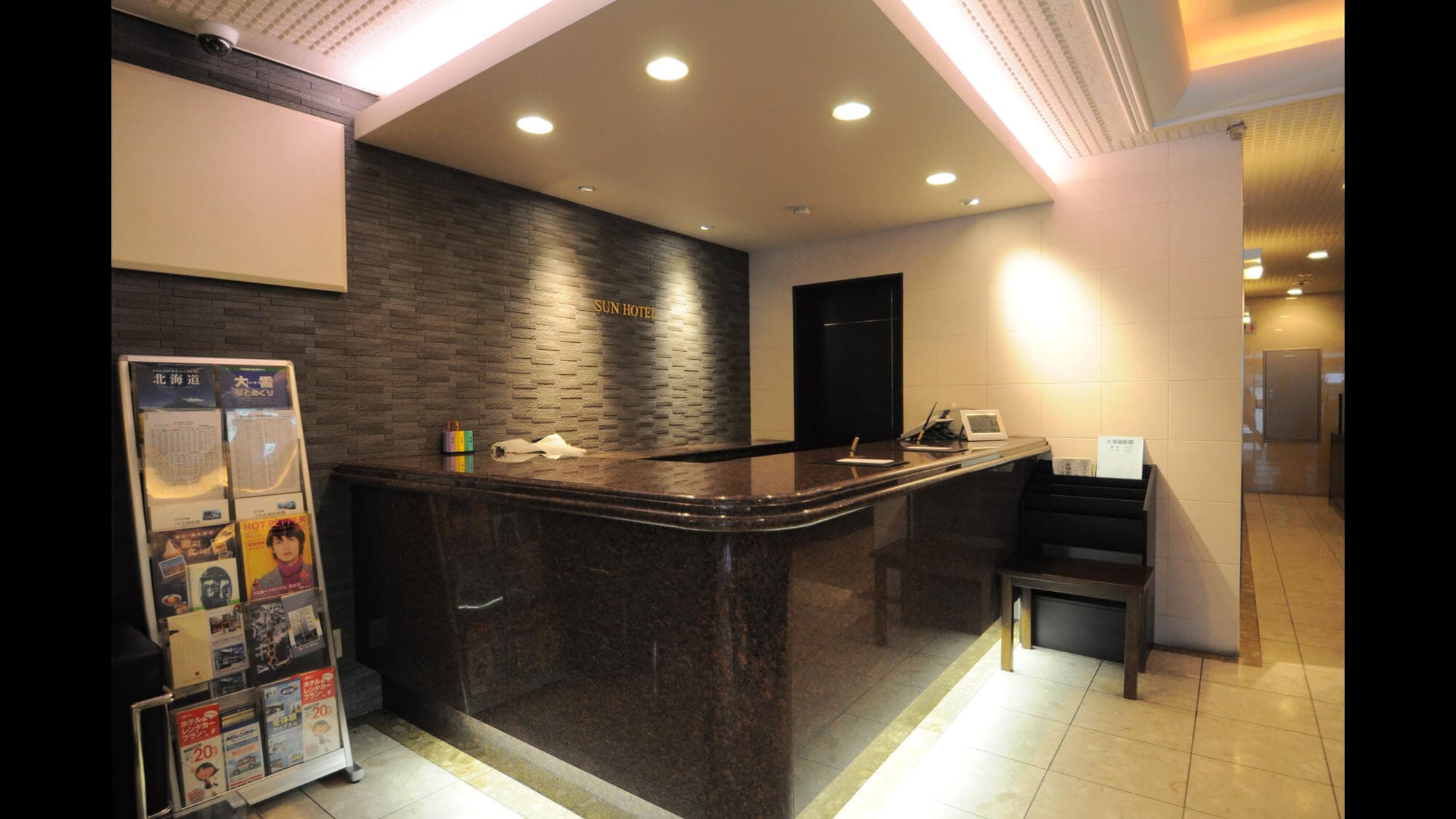 [Front] If you have any problems during your stay, please feel free to contact the front desk.